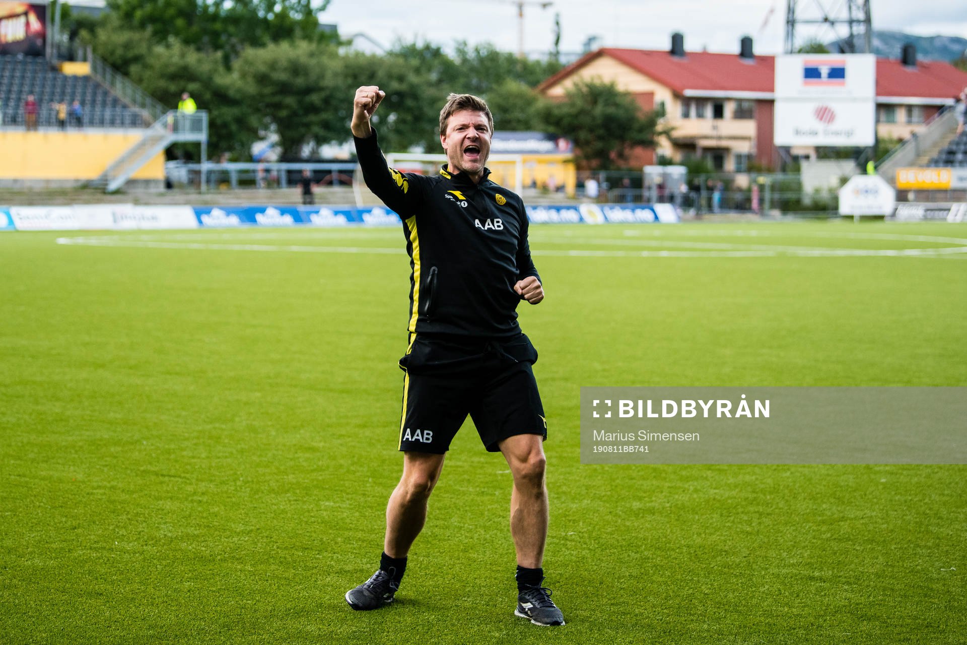 Aasmund Bjørkan, assistant coach of Bodø/Glimt, celebrates