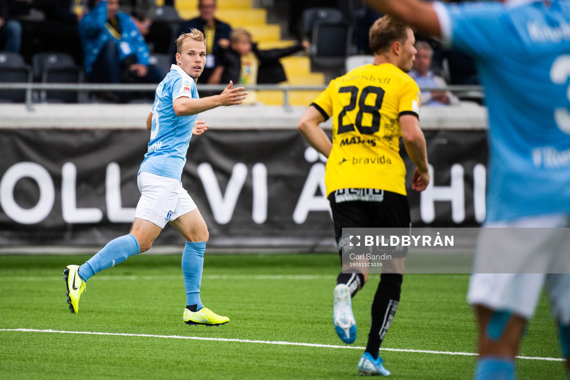 Malmö FFs Oscar Lewicki reagerar