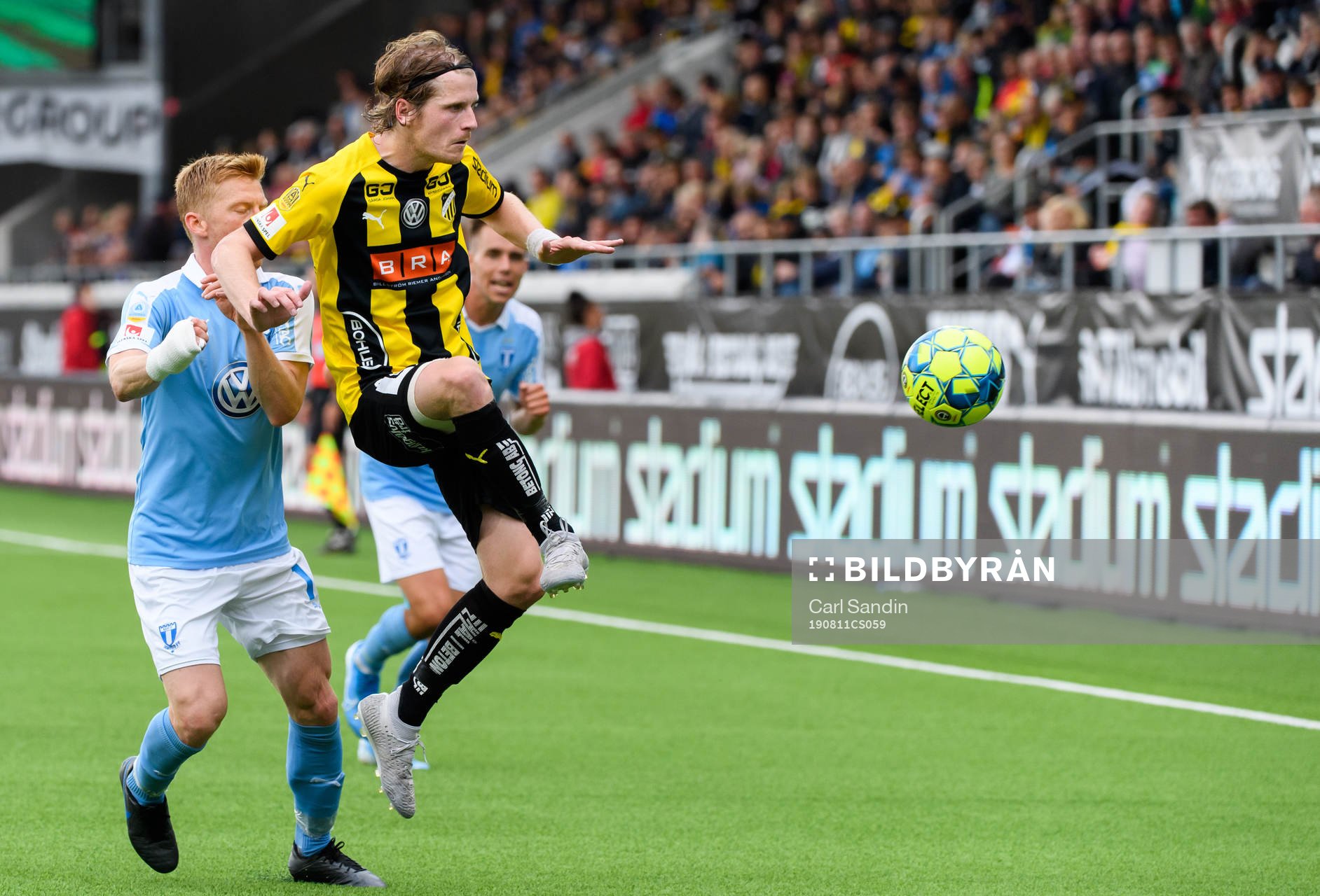 Malmö FFs Anders Christiansen i närkamp med Häckens Erik Friberg under fotbollsmatchen i Allsvenskan mellan Häcken och Malmö FF den 11 augusti 2019 i Göteborg.