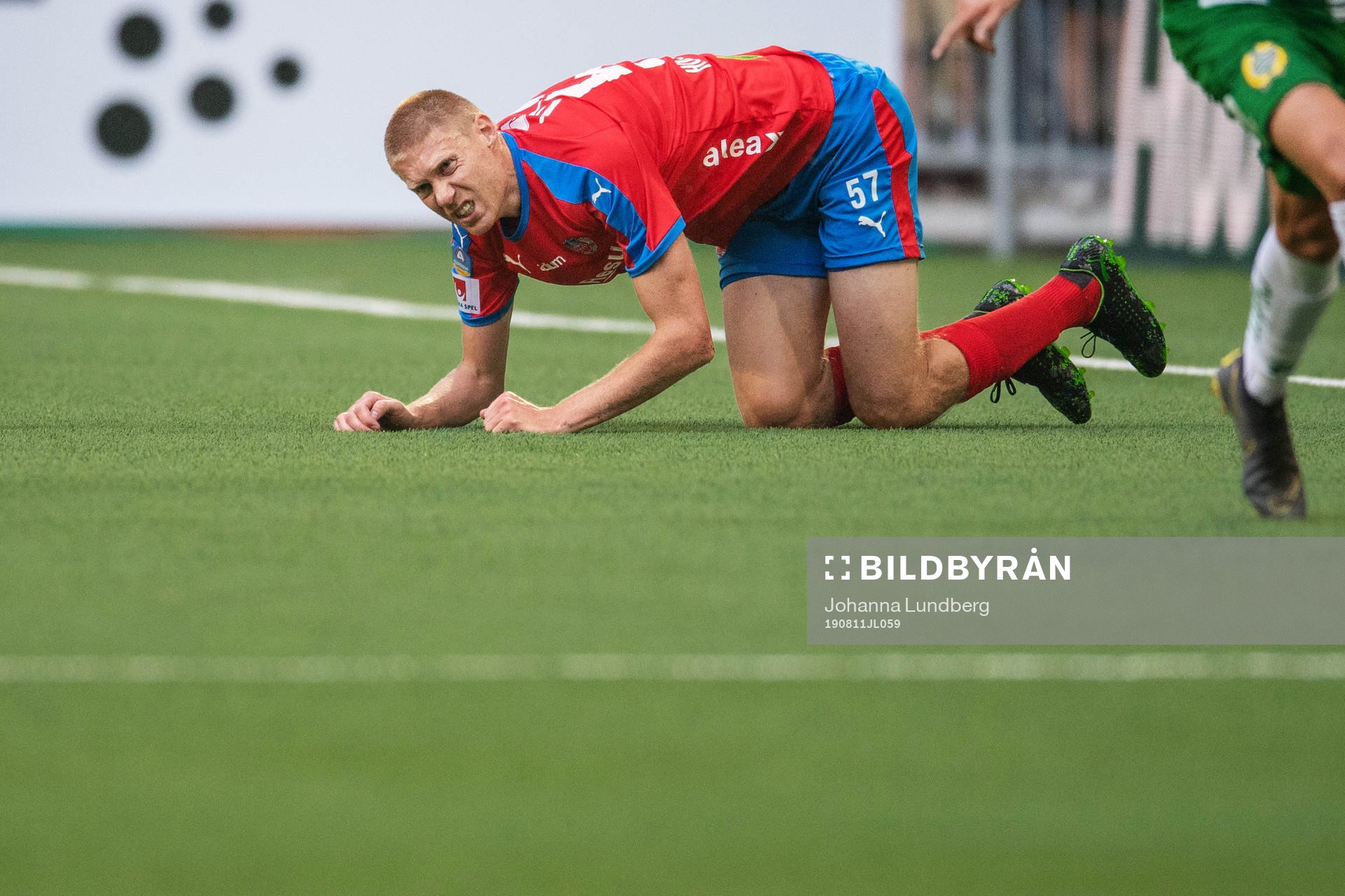 Helsingborgs Markus Holgersson faller