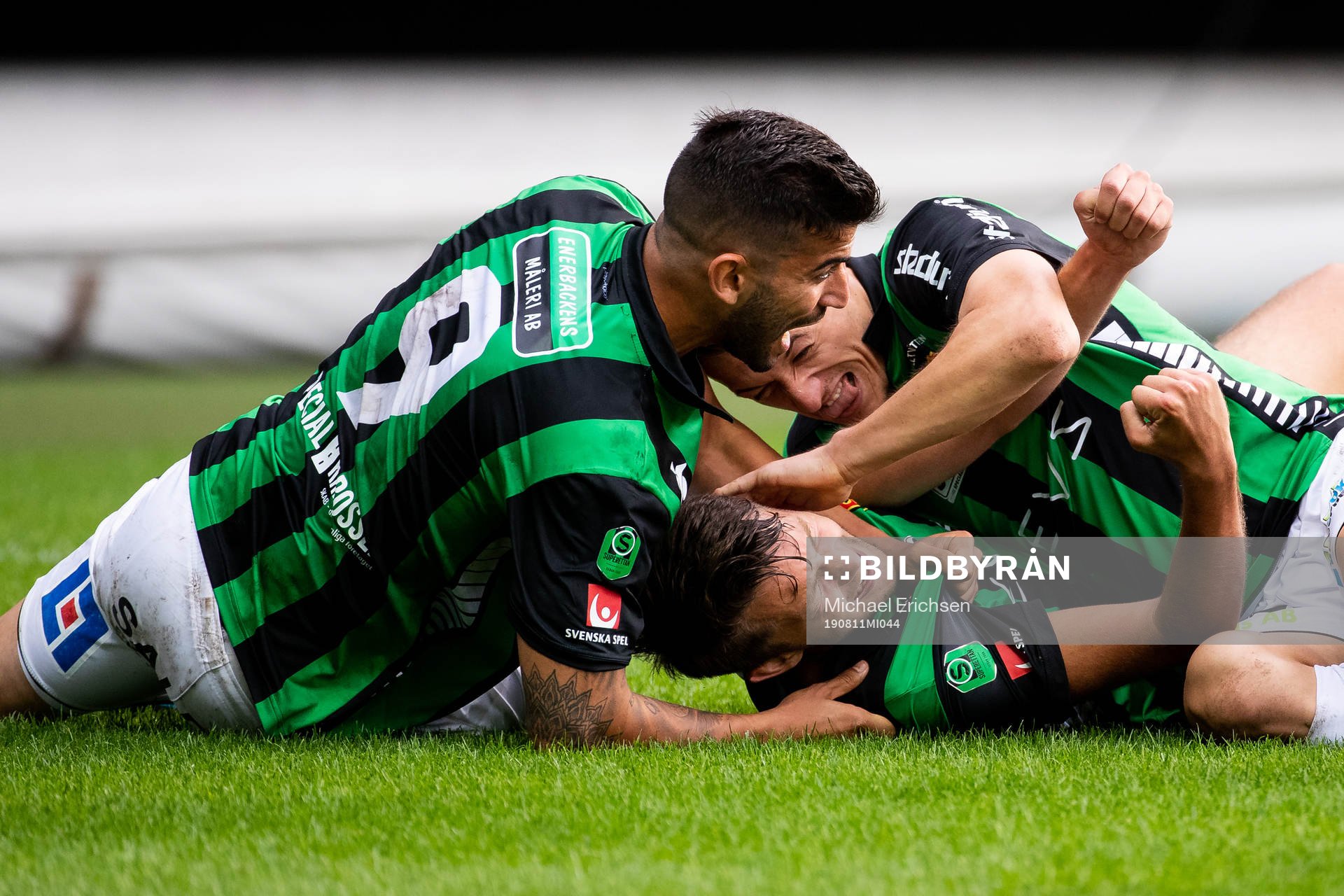GAIS Måns Saebbö jublar ihop med Paulo Marcelo och