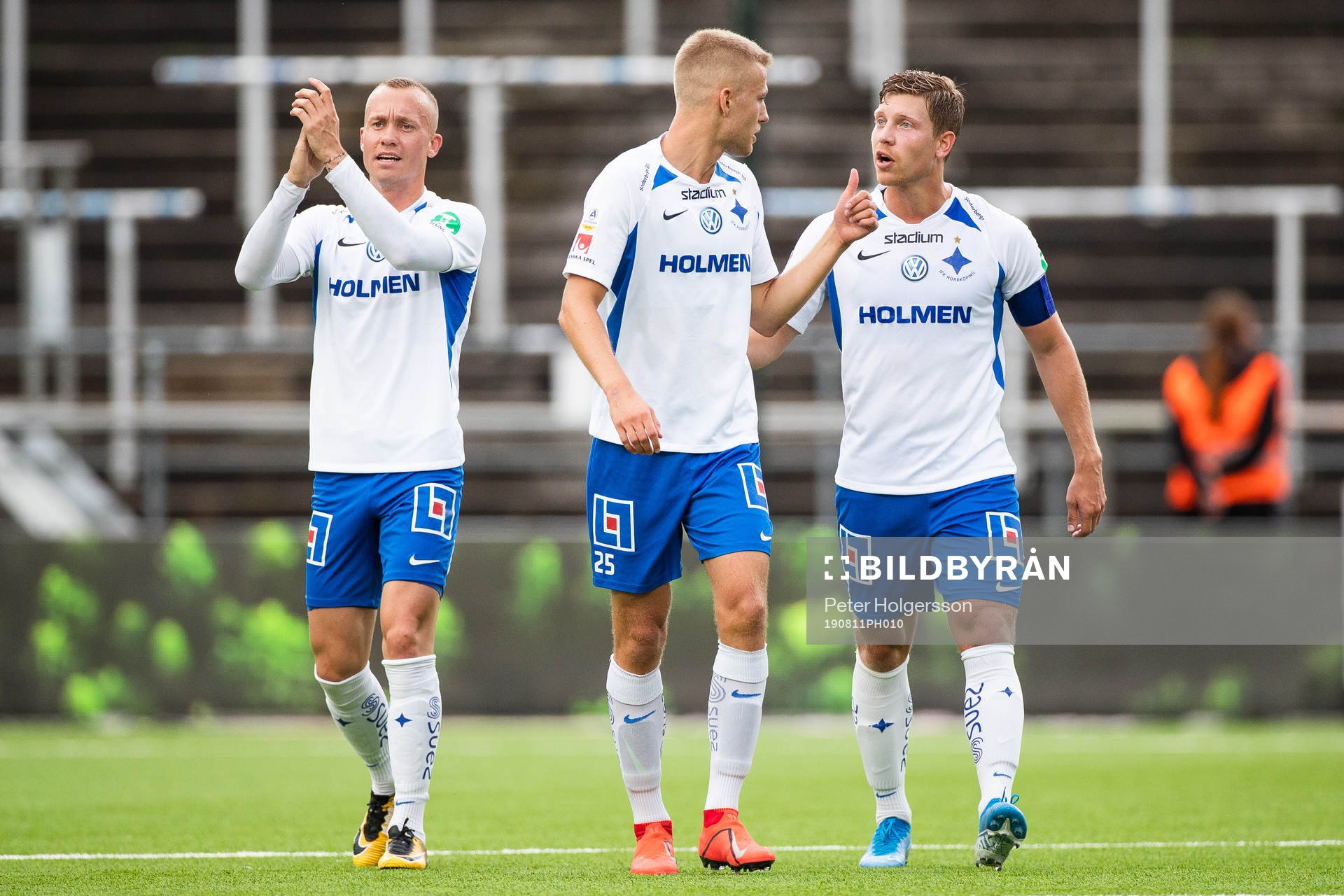 IFK Norrköpings Gudmundur Thórarinsson, Filip Dagerstål och Alexander Fransson jublar efter att Fransson gjort 1-0 under fotbollsmatchen i Allsvenskan mellan IFK Norrköping och Elfsborg den 11 augusti 2019 i Norrköping.
