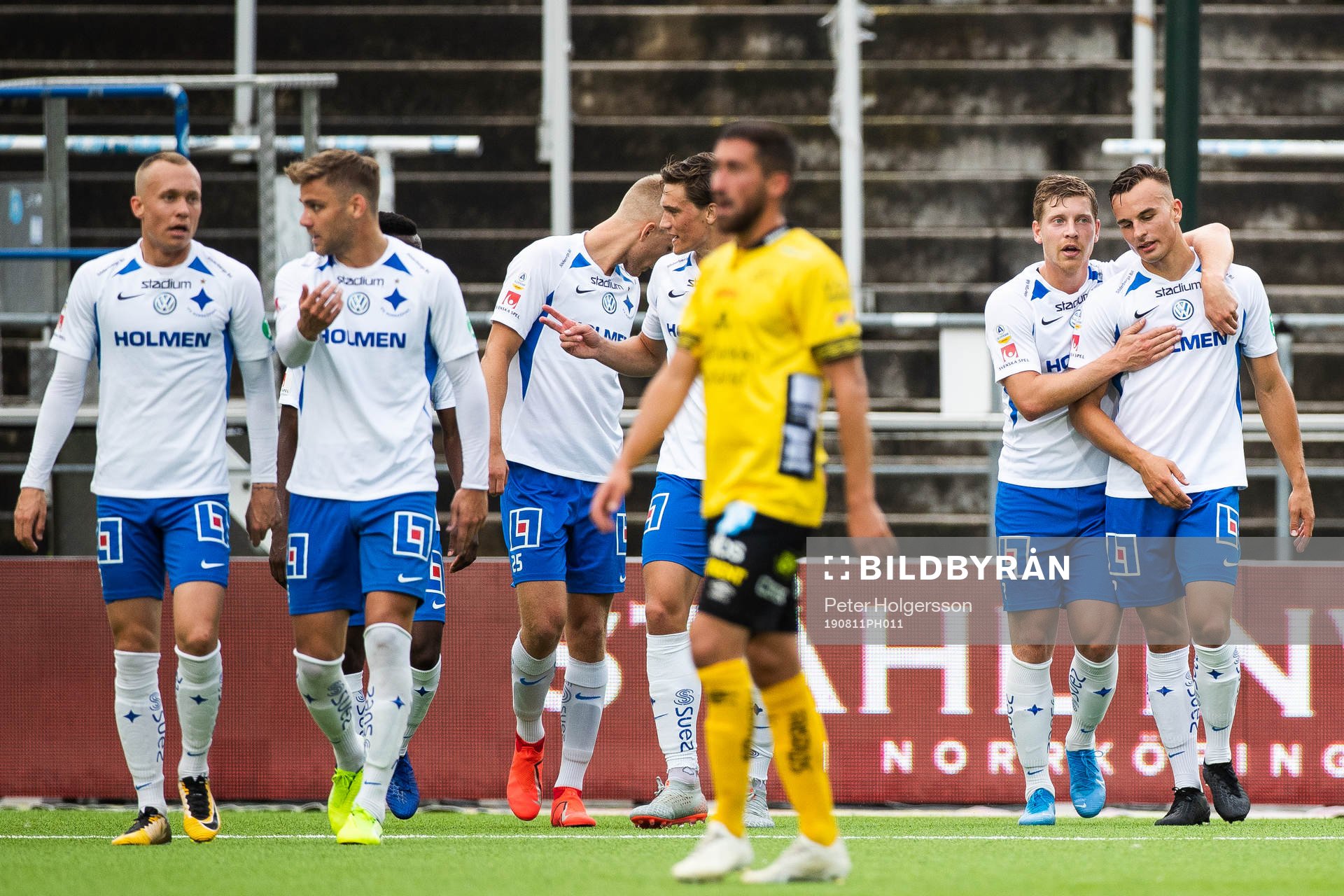 IFK Norrköpings Alexander Fransson jublar med lagkamrater