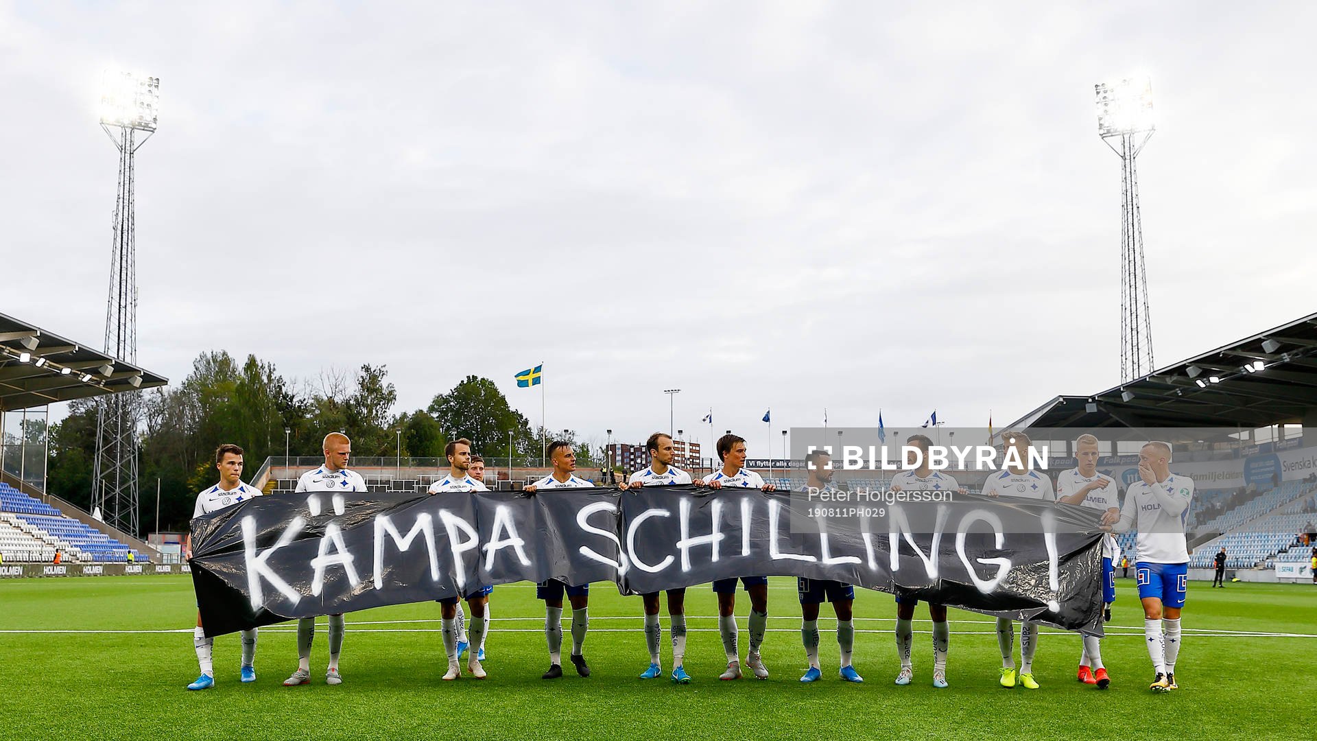 Supporter stöttas