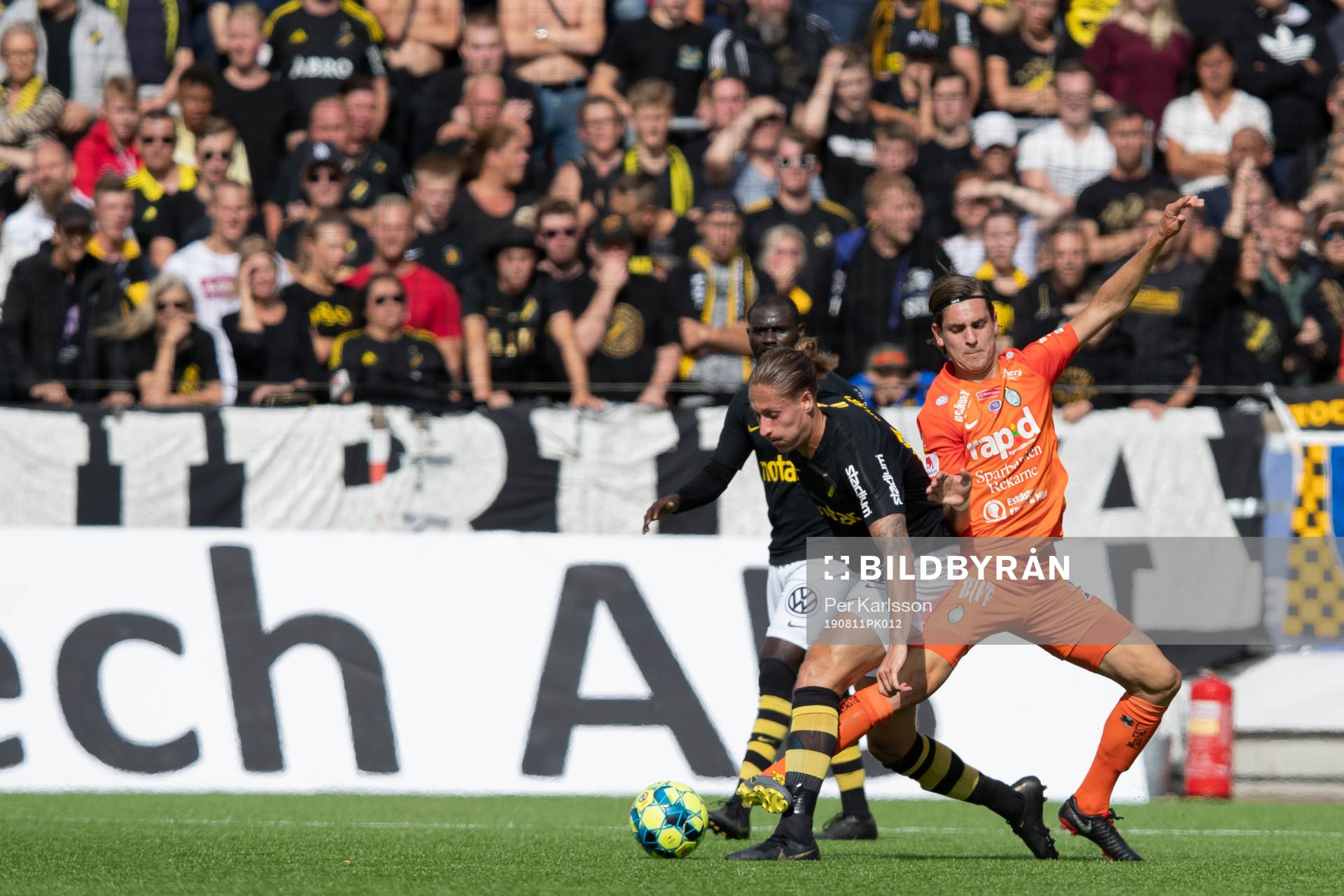 s Felix Michel och AFC Eskilstunas Adi Nalic