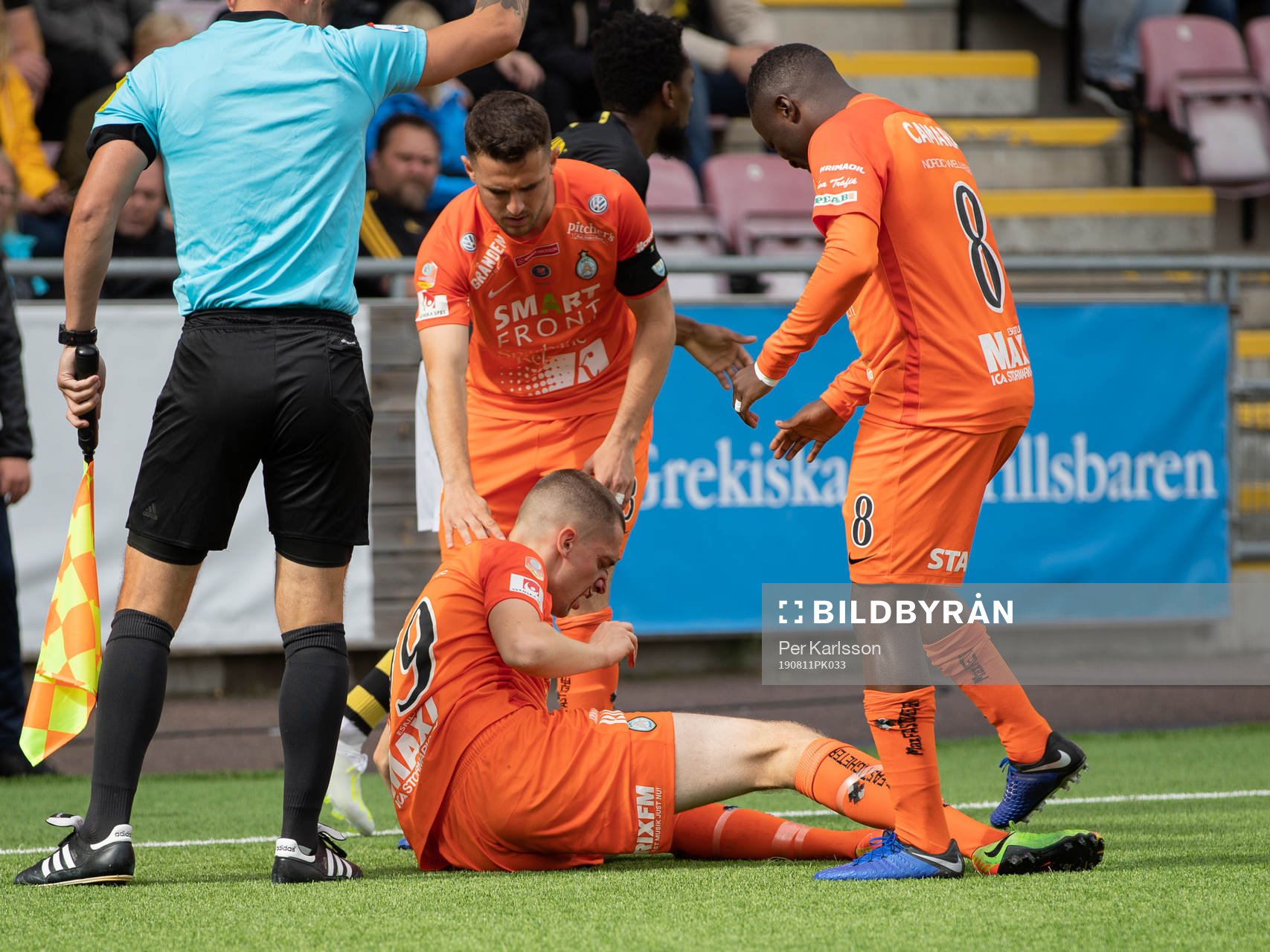 AFC Eskilstunas Adnan Catic skadad och blöder i
