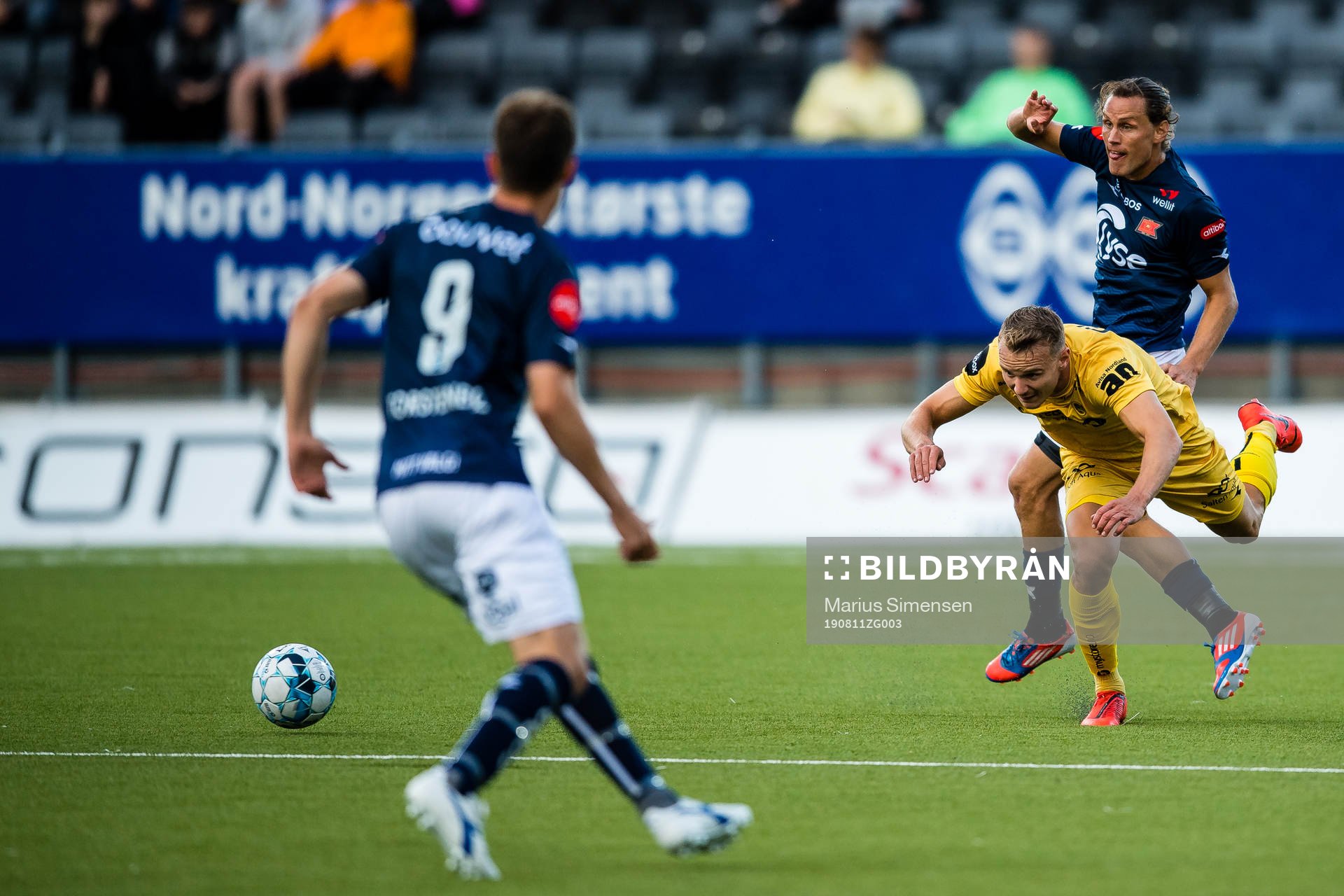 Tommy Høiland of Viking and Marius Lode of Bodø/Glimt