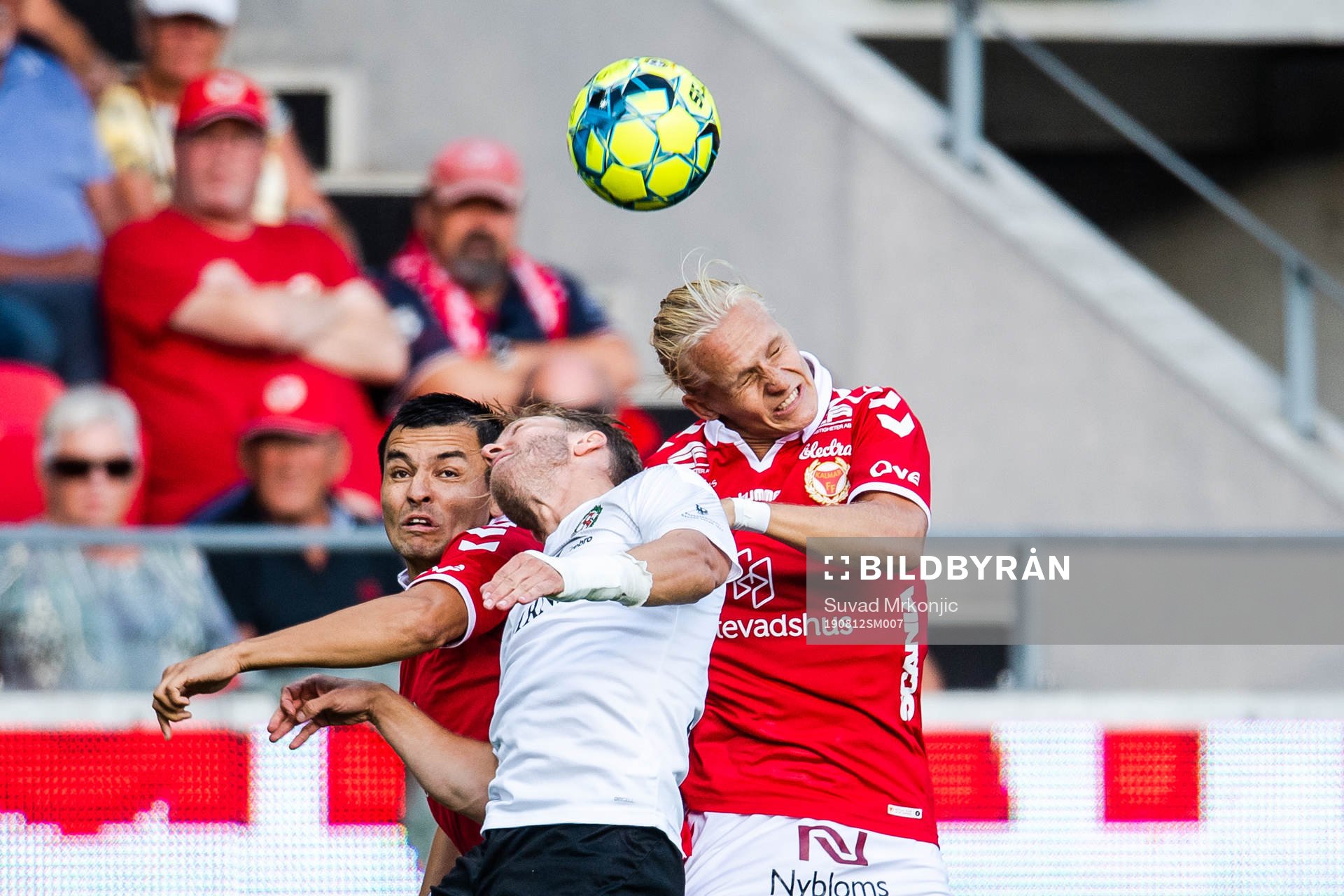 Kalmars Henrik Löfkvist och Emin Nouri i en kamp mot