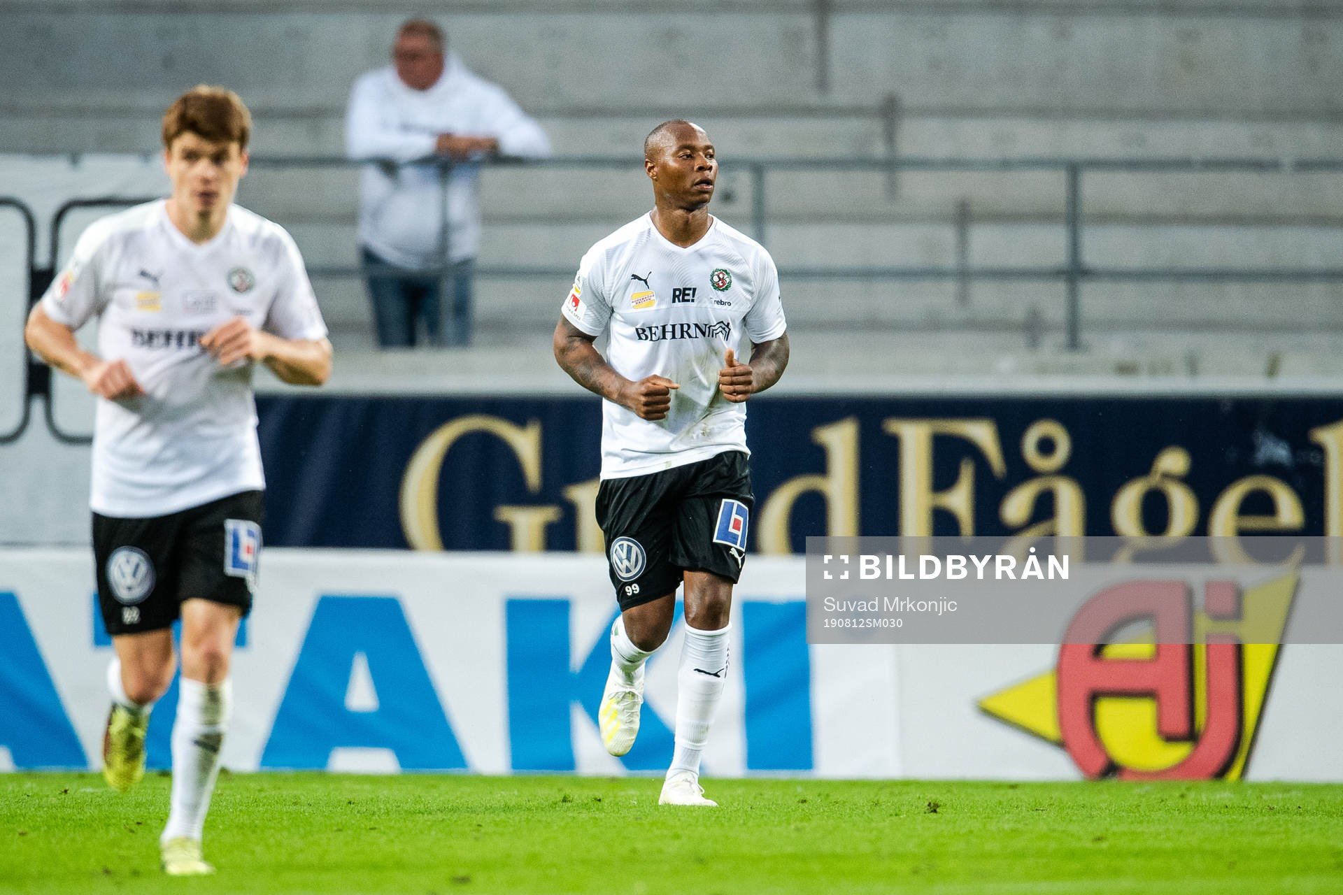 Örebros Carlos Strandberg jublar