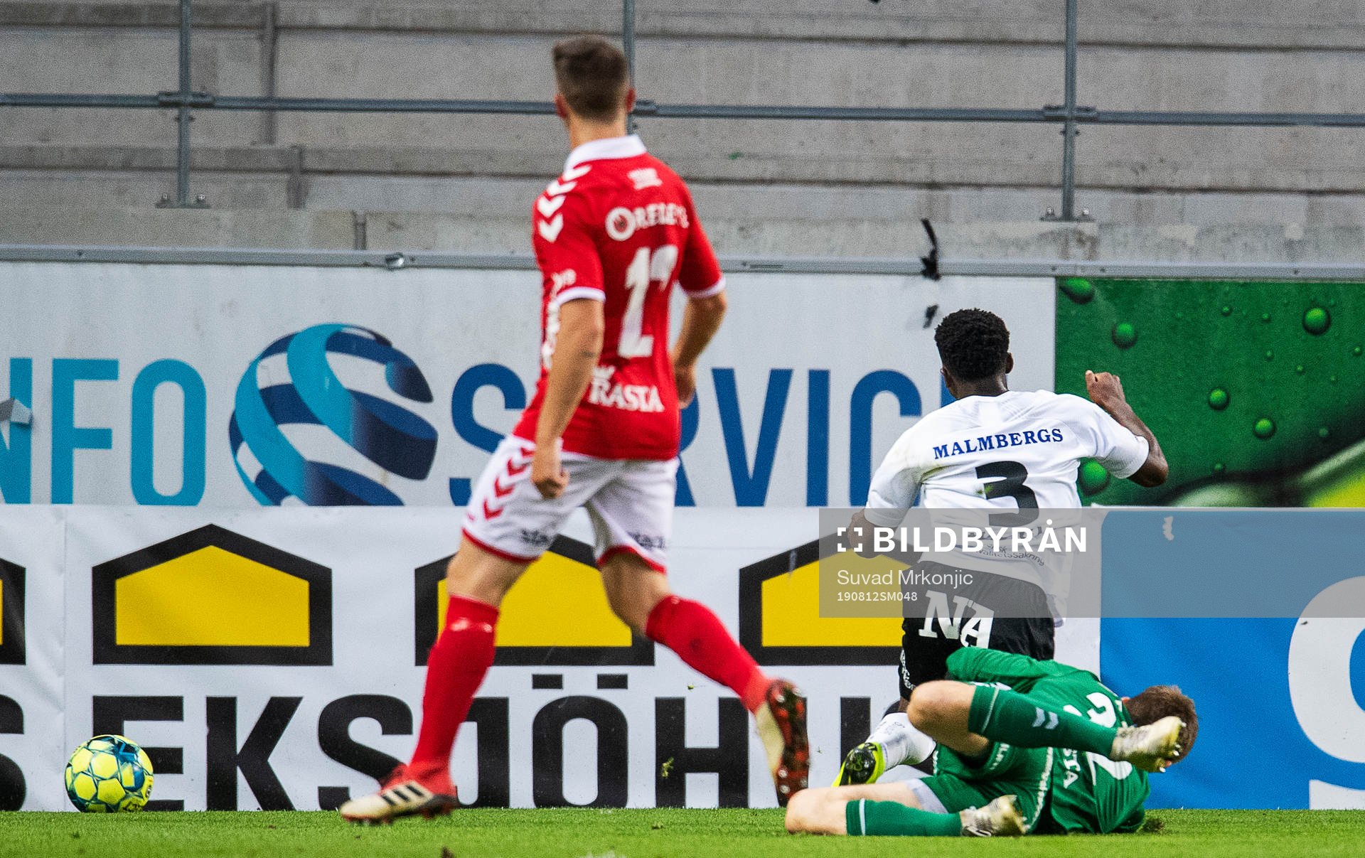 Kalmars målvakt Lucas Hägg-Johansson orsakar straff när