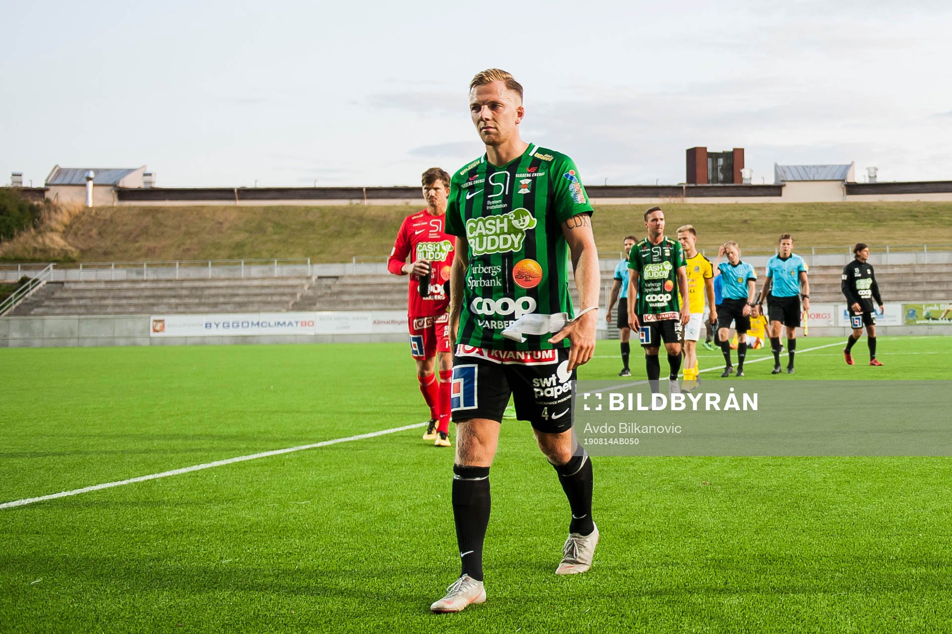 Varbergs Jesper Modig lämnar planen