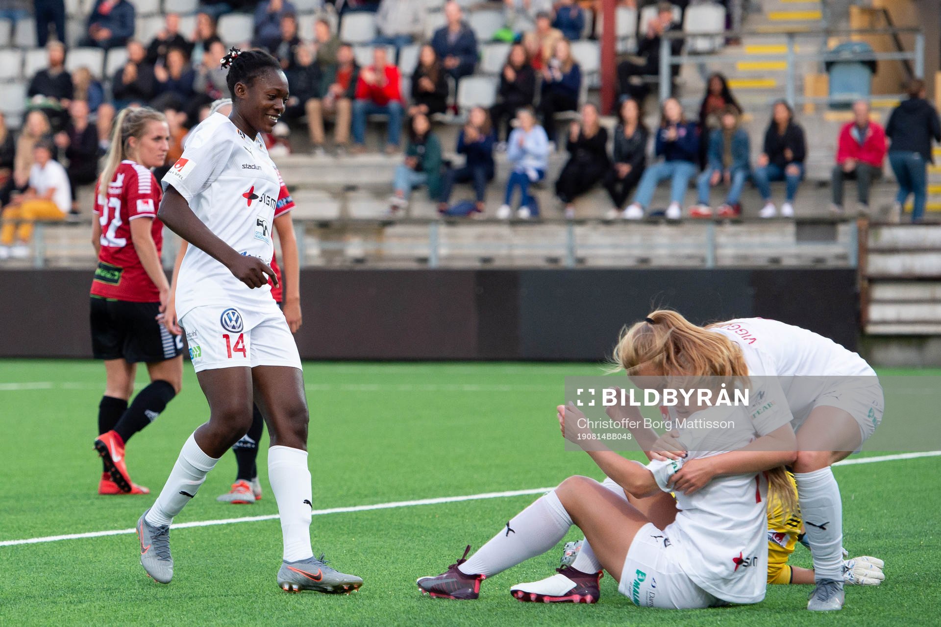 Rosengårds Anam Imo och Glodis Perla Viggosdottir jublar