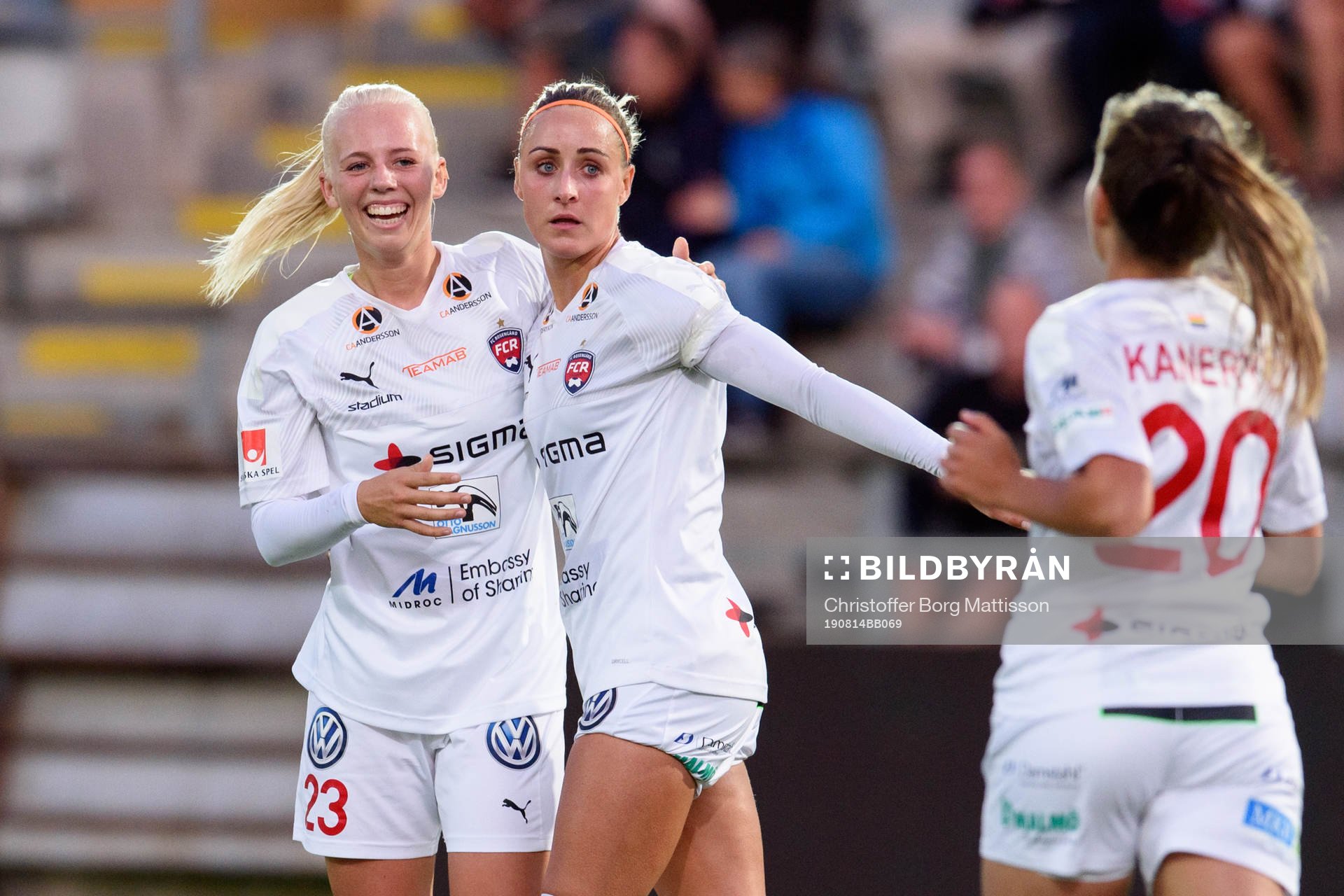 Rosengårds Sofie Svava och Sanne Troelsgaard jublar efter 2-0 av Sofie Svava under fotbollsmatchen i Damallsvenskan mellan FC Rosengård och Limhamn Bunkeflo den 14 augusti 2019 i Malmö.