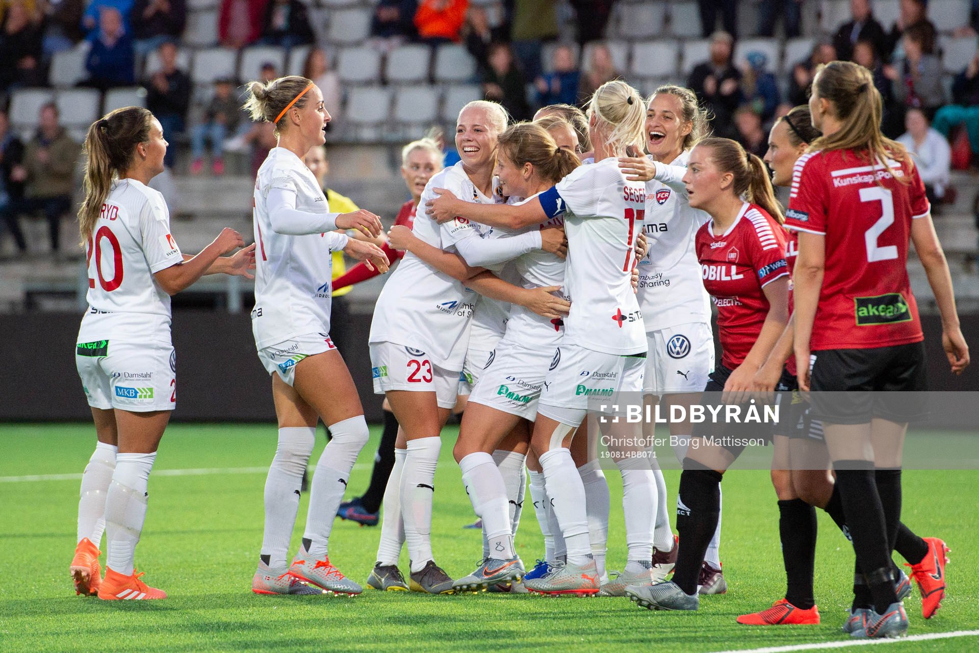 Rosengårds spelare jublar
