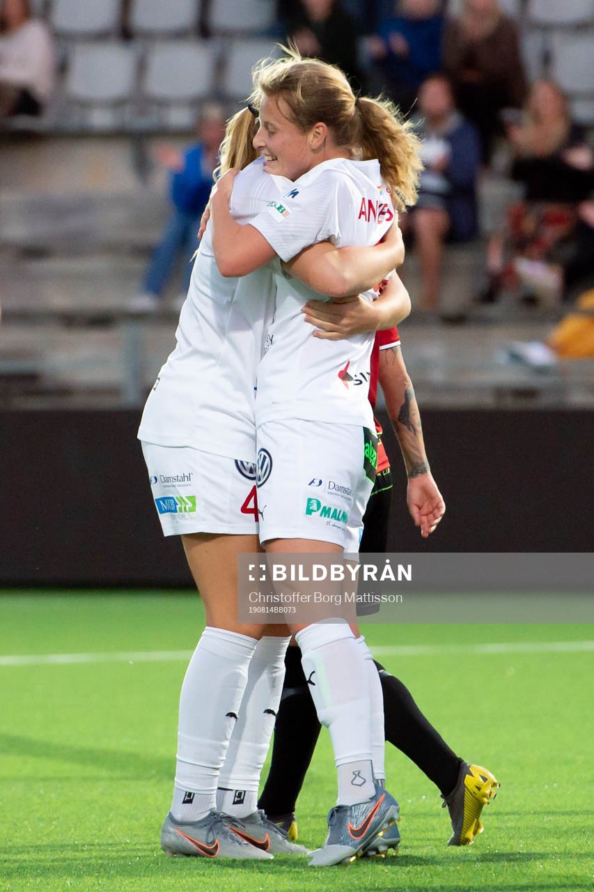 Rosengårds Glodis Perla Viggosdottir jublar tillsammans med Anna Anvegård efter att hon gjort 3-0 under fotbollsmatchen i Damallsvenskan mellan FC Rosengård och Limhamn Bunkeflo den 14 augusti 2019 i Malmö.