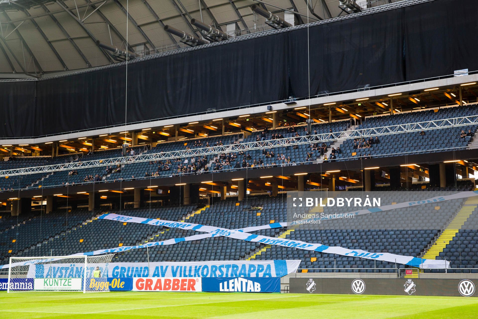AIK supporters protest against the police with banners
