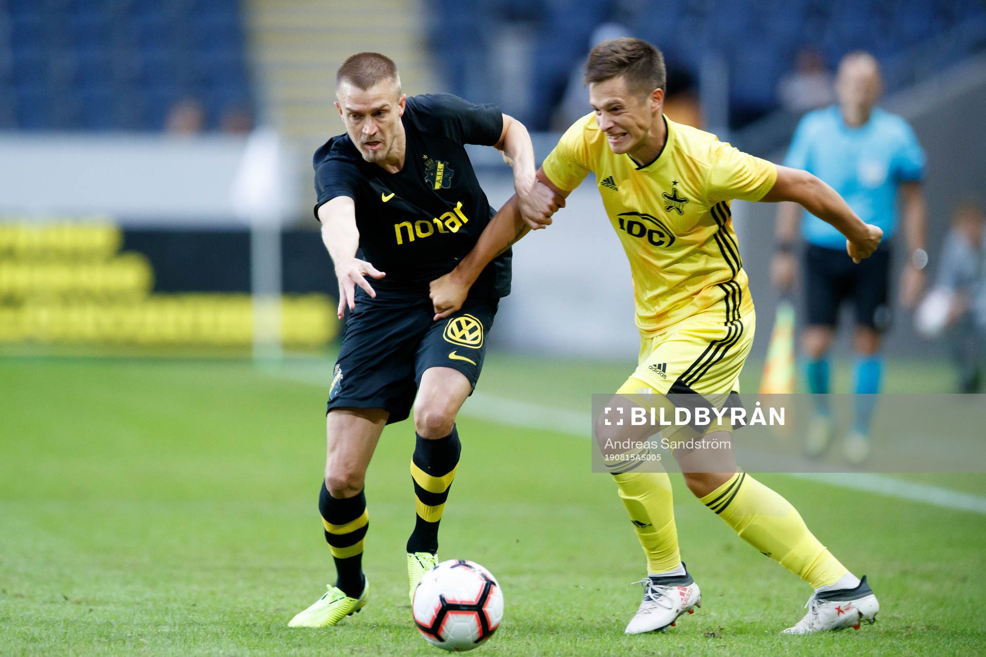 Rasmus Lindkvist of AIK and Matej Palcic of Sheriff Tiraspol