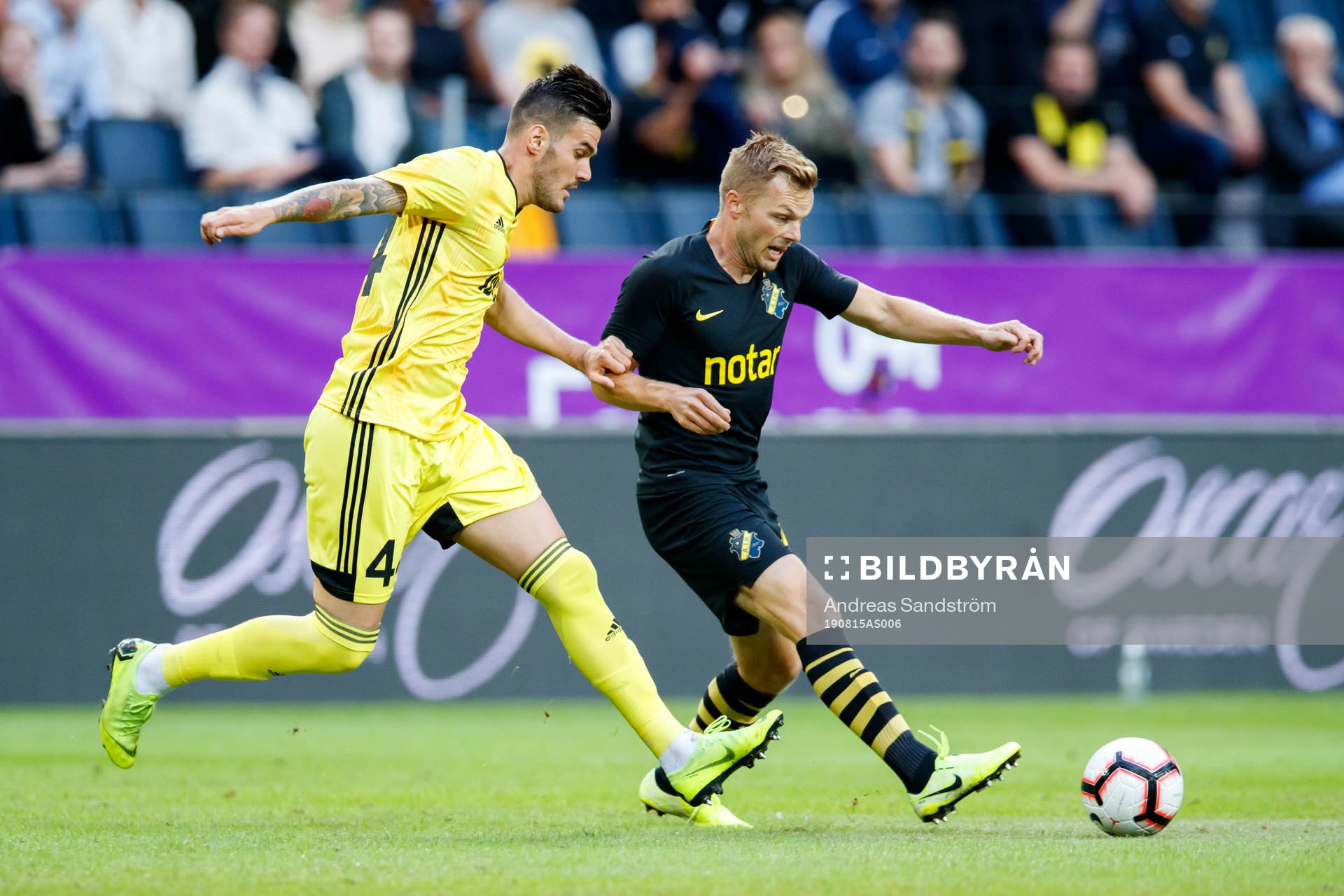 Matej Palcic of Sheriff Tiraspol and Sebastian Larsson of