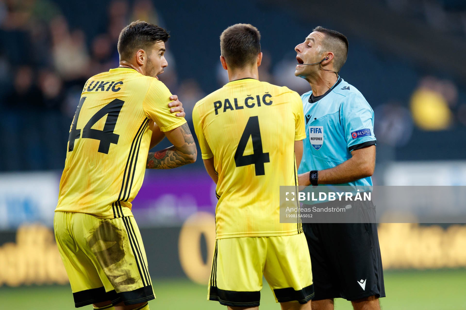 Andrej Lukic and Matej Palcic talks to the referee Roi