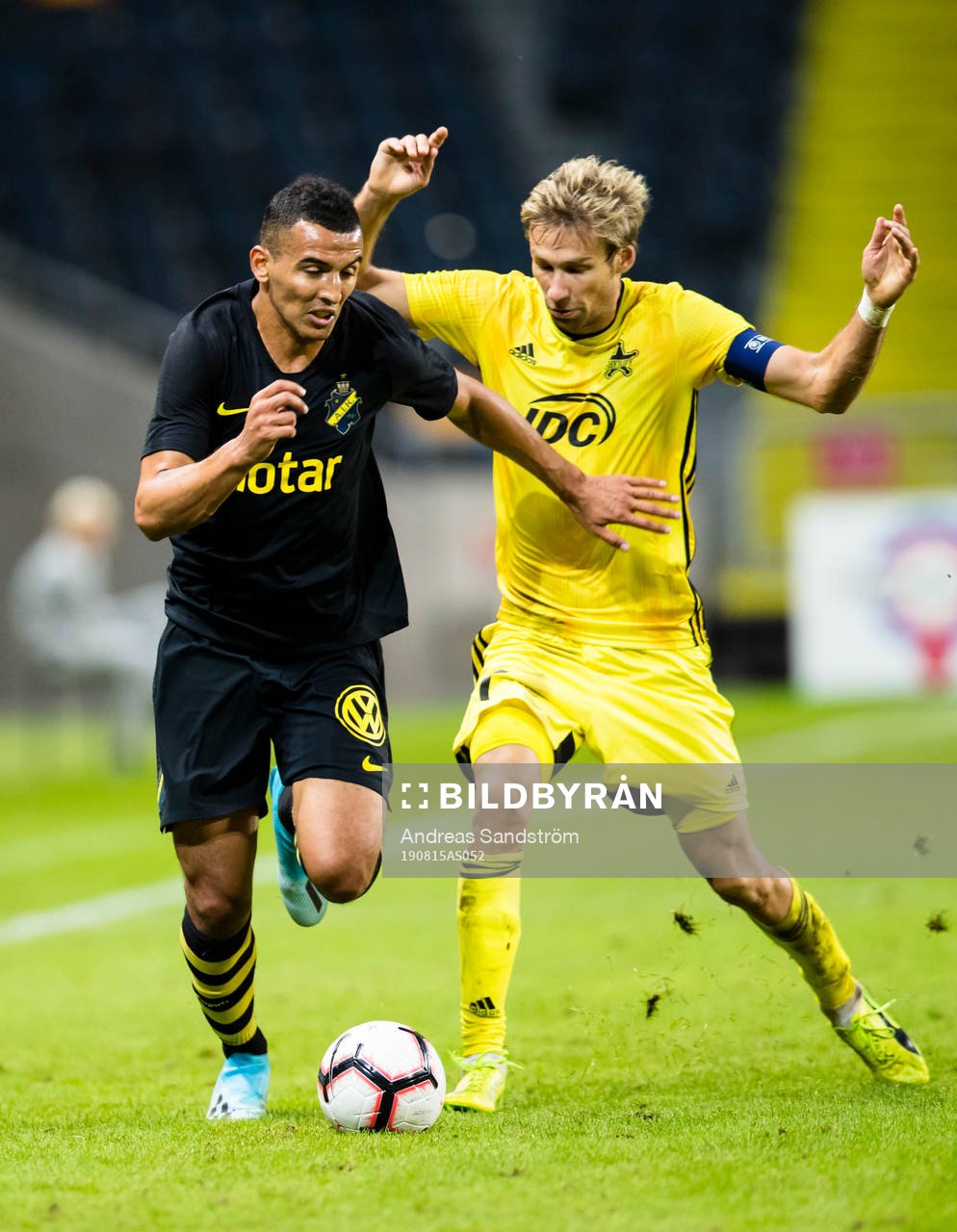 Nabil Bahoui of AIK battles for the ball with Yury Kendysh