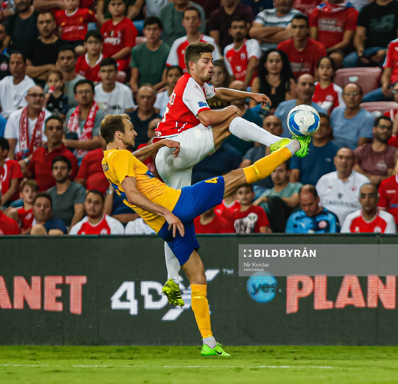 David Keltjens of Hapoel Beer-Sheva and Lars Krogh Gerson