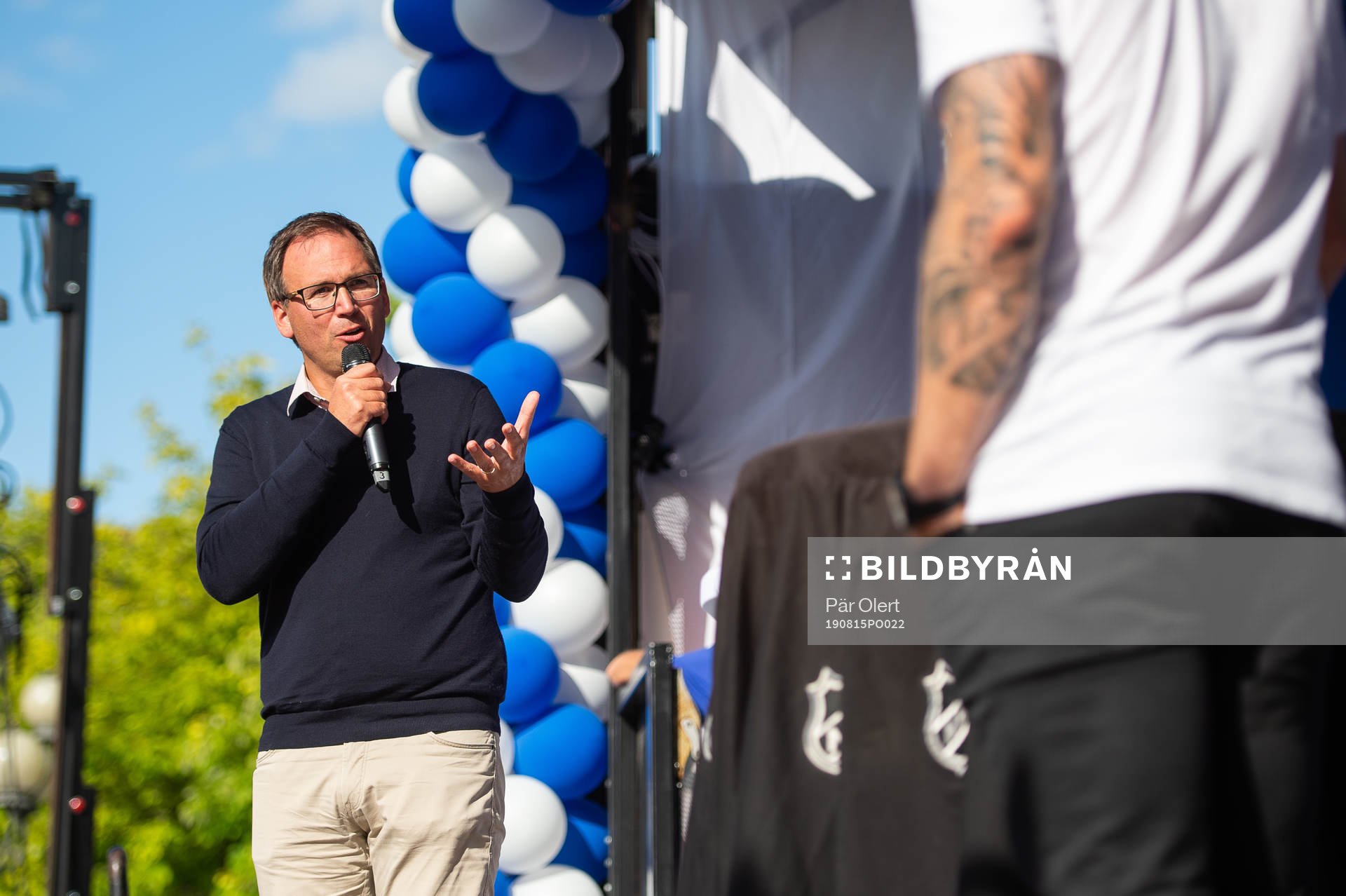 Sundsvall kommunstyrelsens ordförande Peder Björk hyllar