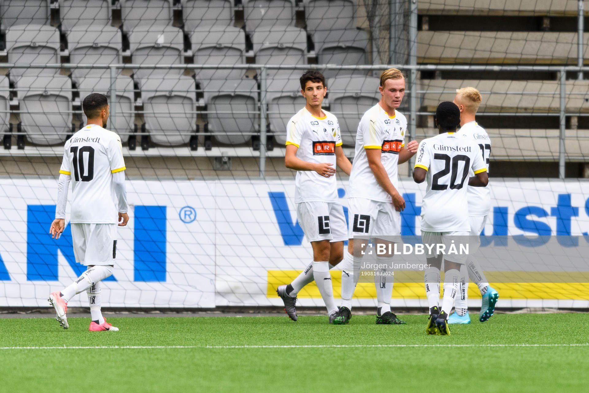 Häckens spelare jublar