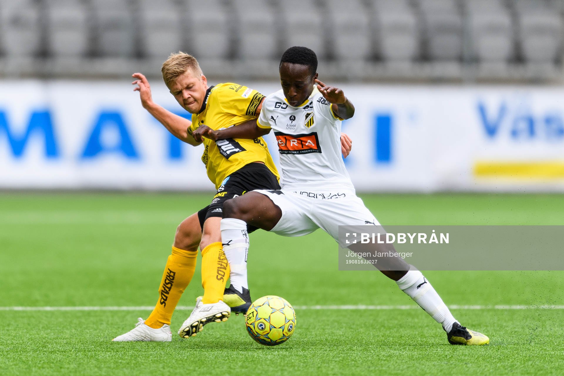 Elfsborgs Kevin Holmén och Häckens Abdoulie Jobe