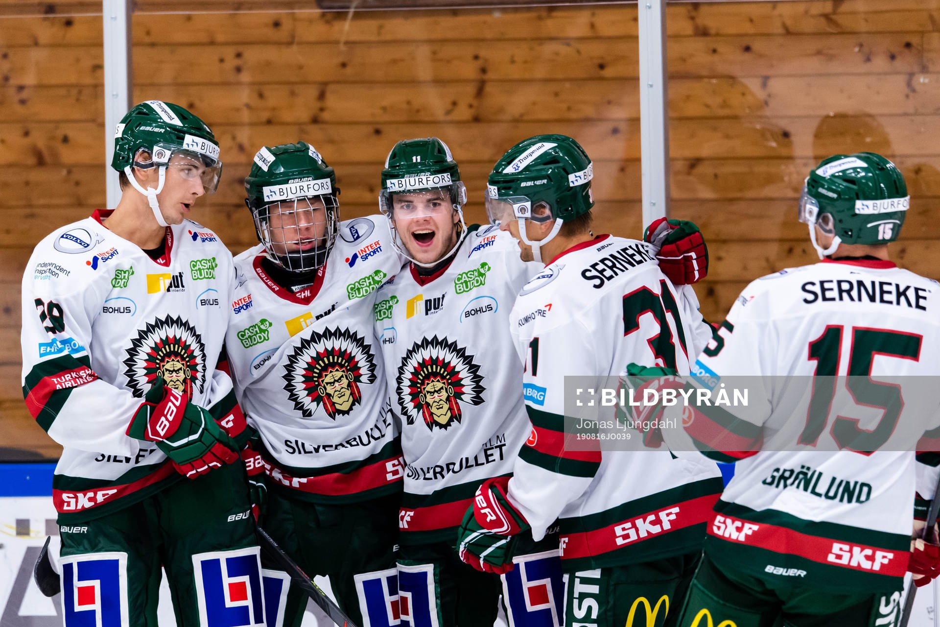 Frölundas Samuel Fagemo jublar med lagkamrater