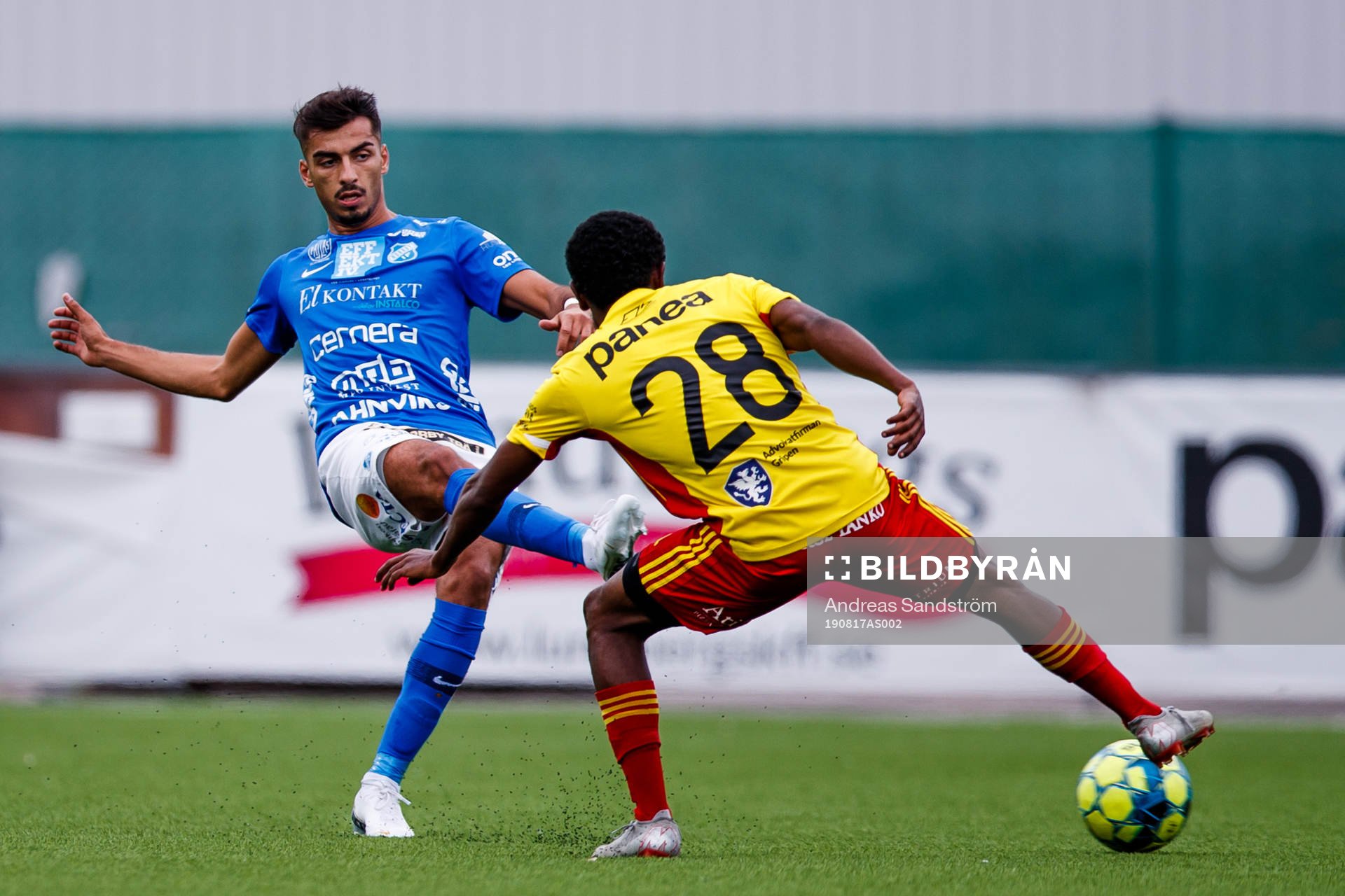 Norrbys Abbas Mohamad och Syrianskas Beneyam Belye Demte