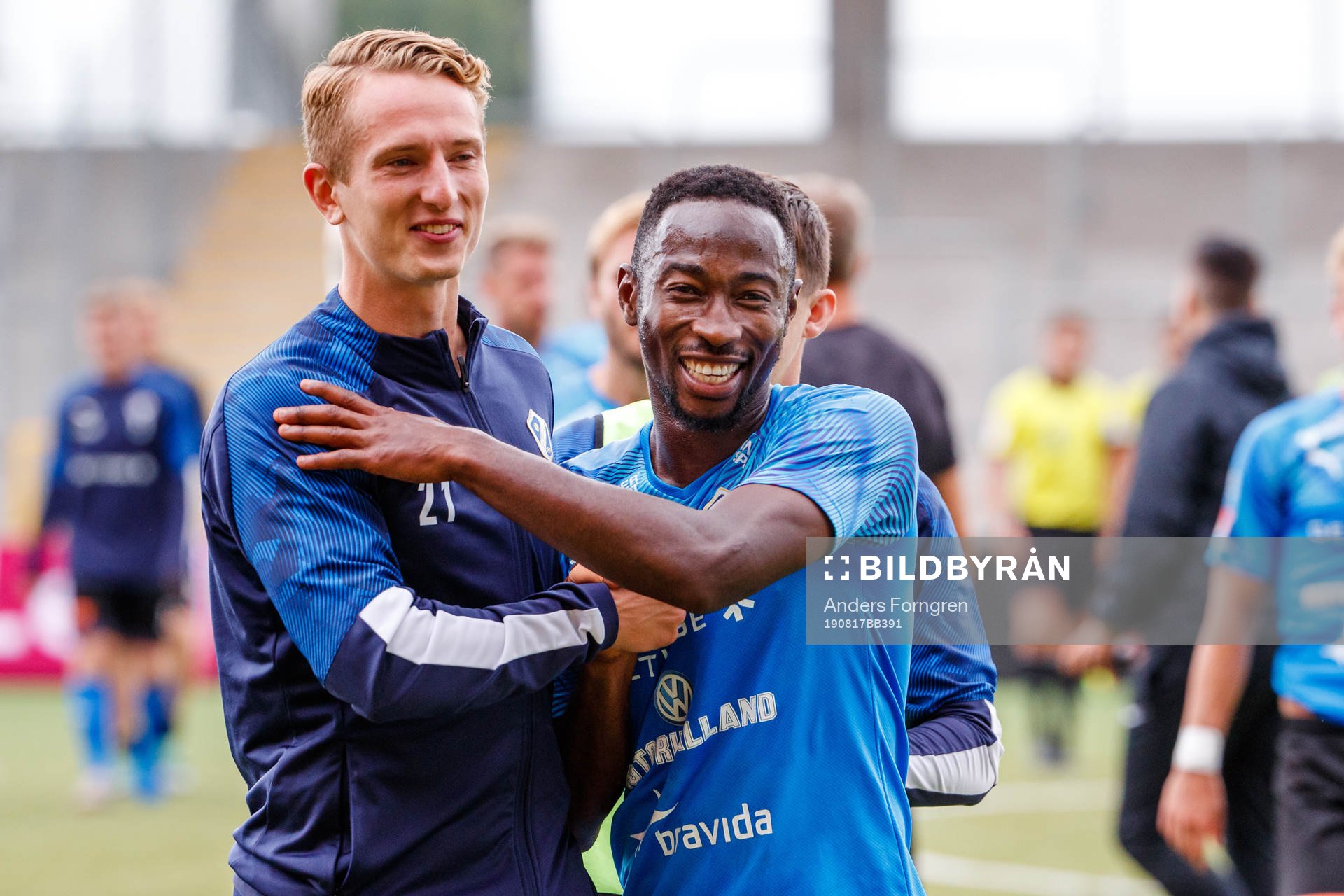 Halmstads Andreas Bengtsson och Sadat Karim jublar