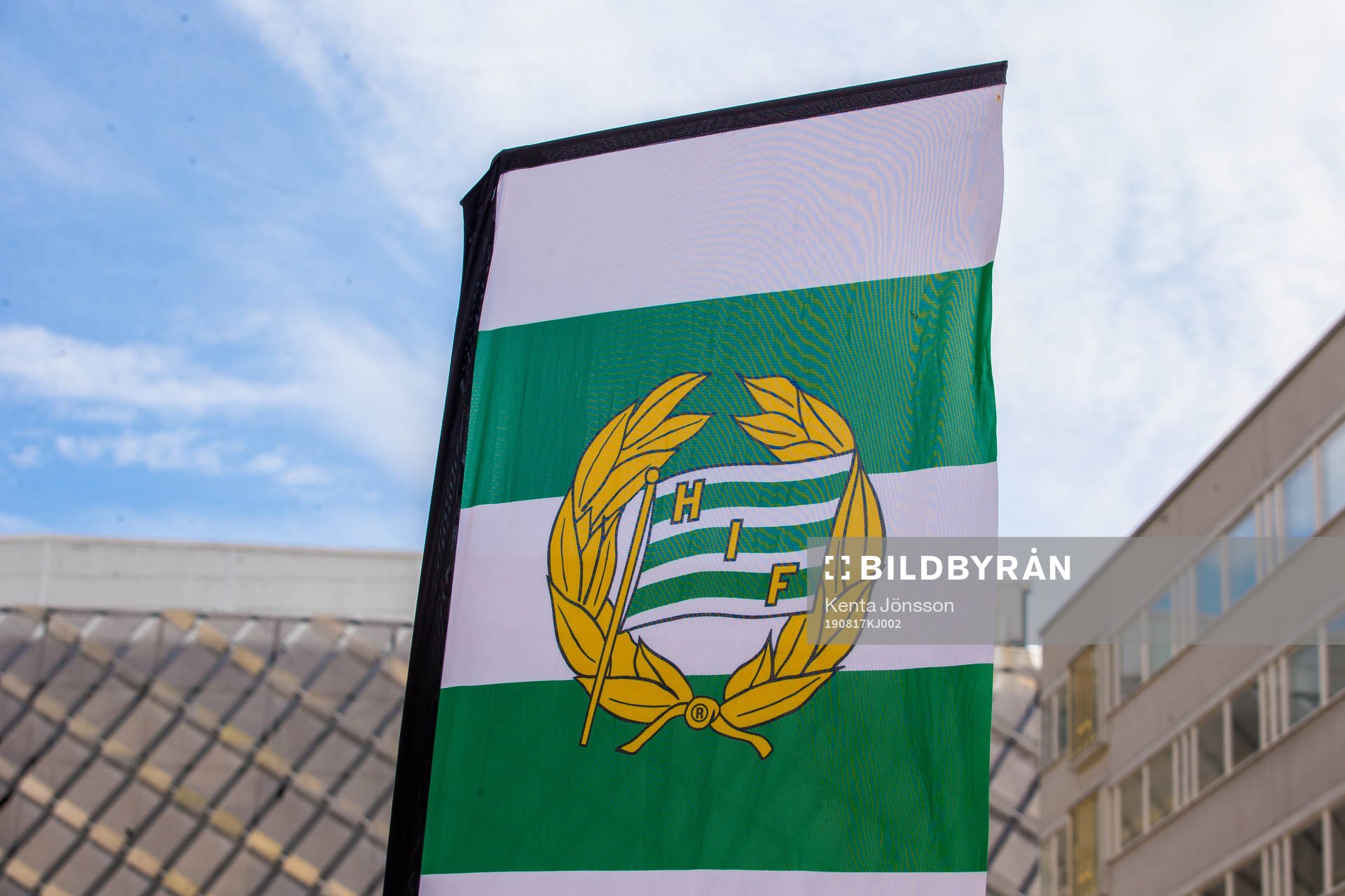 Hammarbys logotyp på en flagga