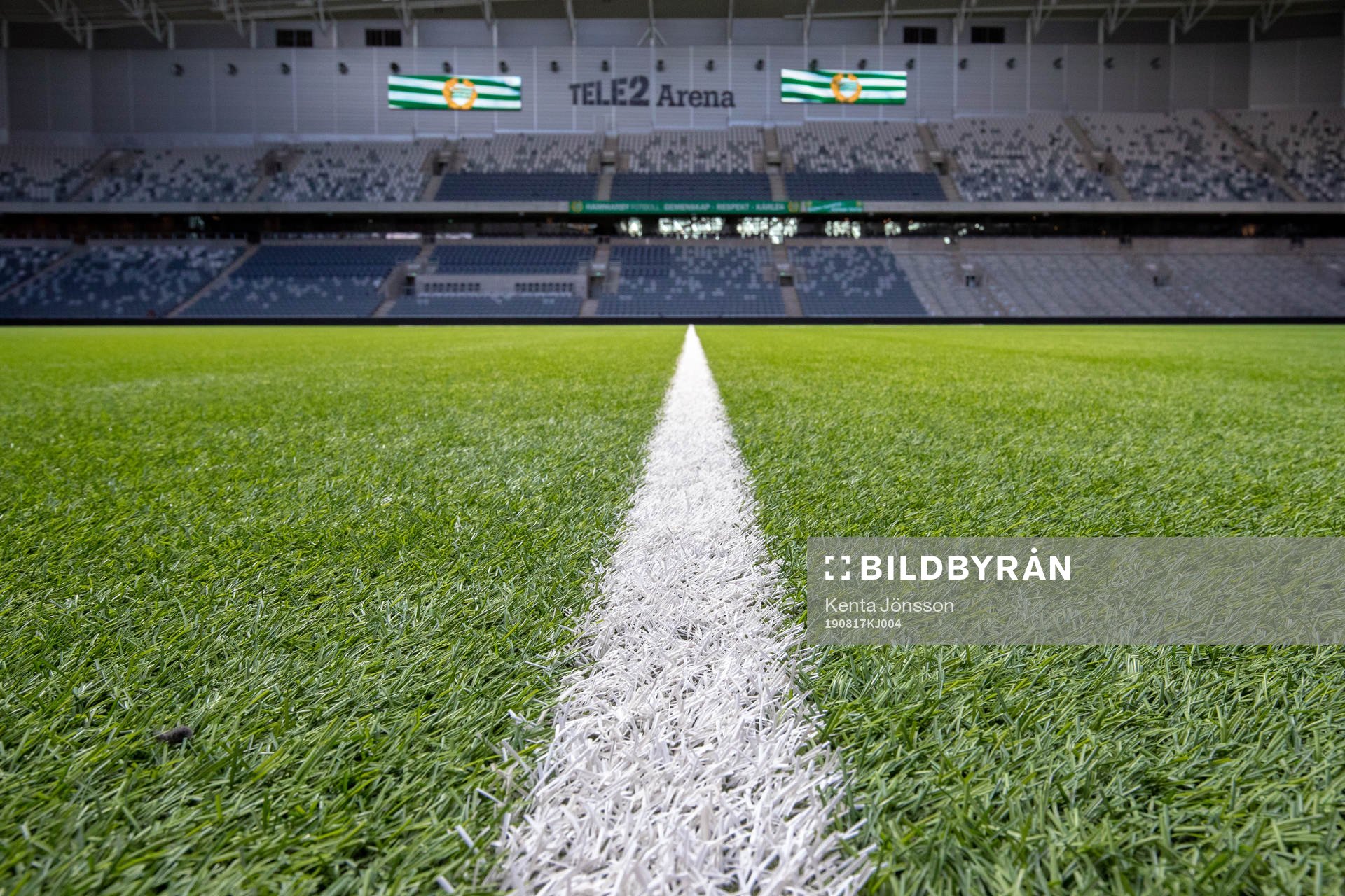 Generell vy över Tele2 Arena med konstgräs