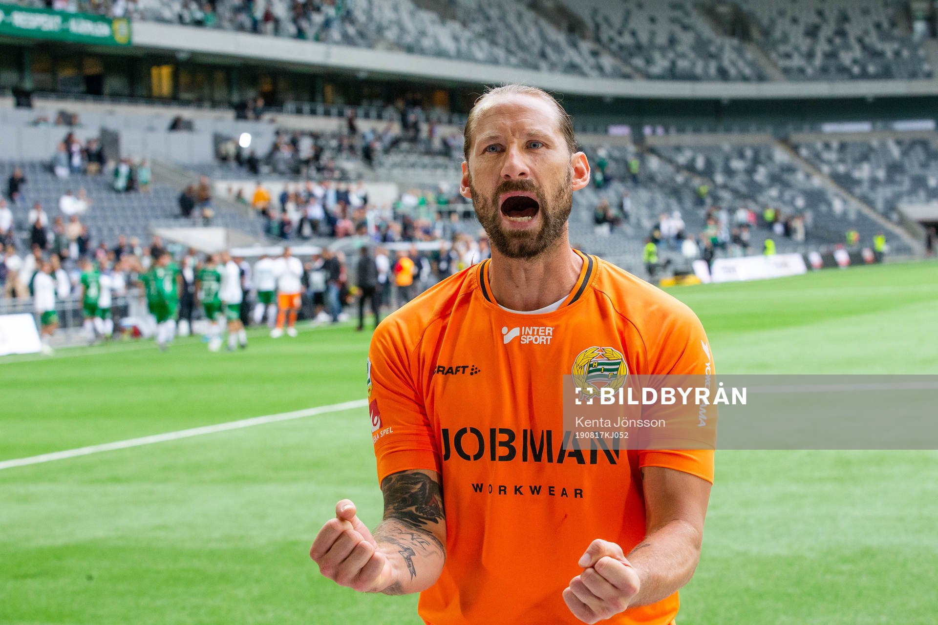 Hammarbys målvakt Johan Wiland jublar