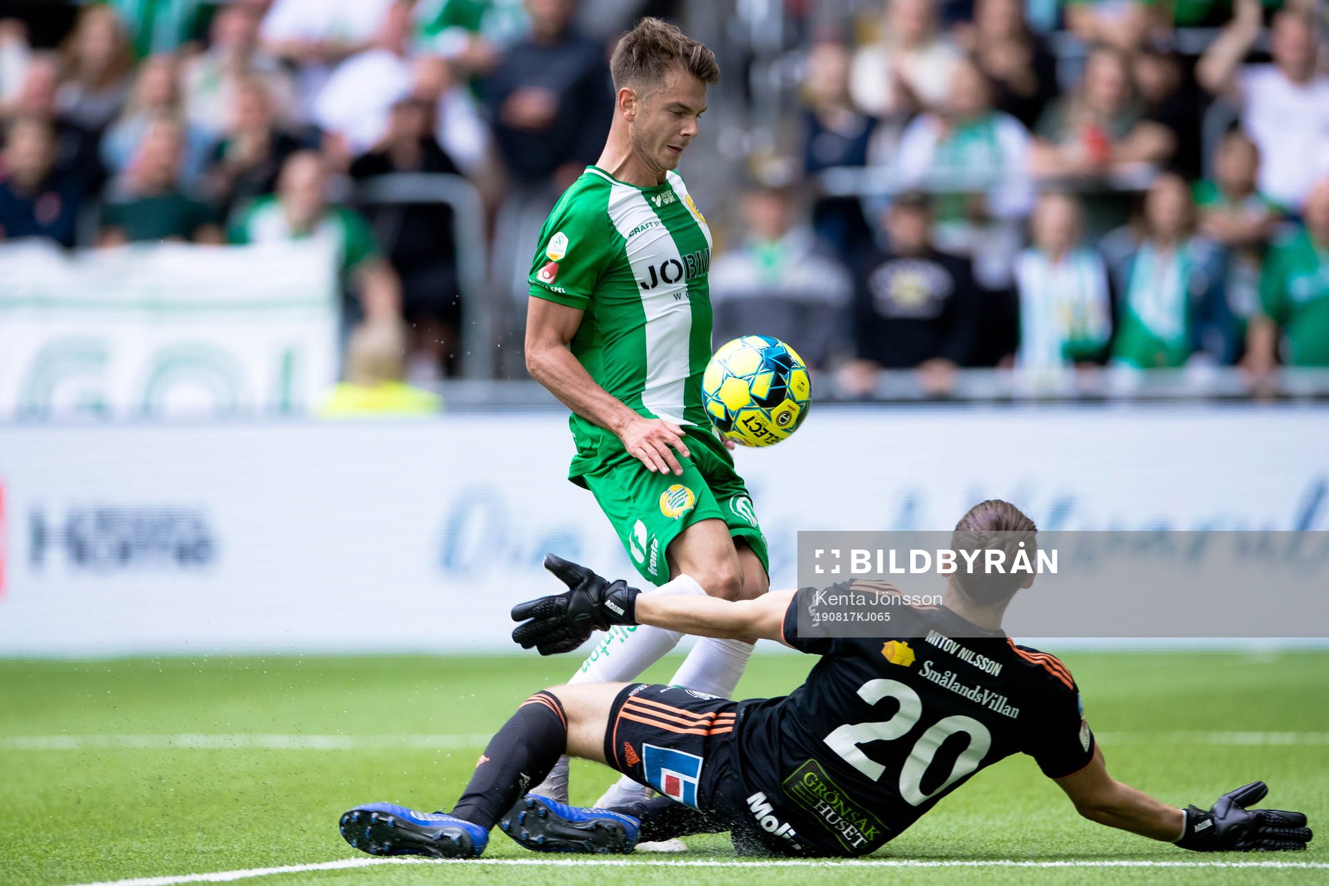 Hammarbys Alexander Kacaniklic med en målchans framför