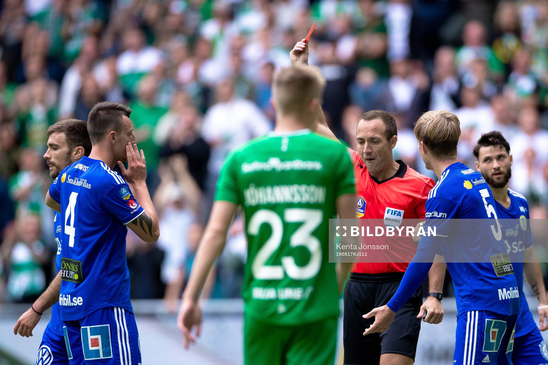 Sundsvalls Carlos Gracia får ett rött kort av domare