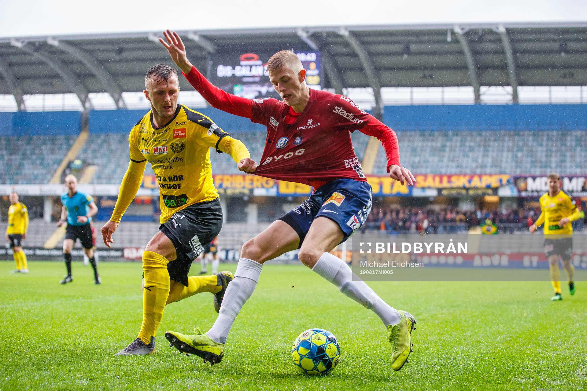 Örgrytes Alexander Bernhardsson och Mjällbys Adi Terzic