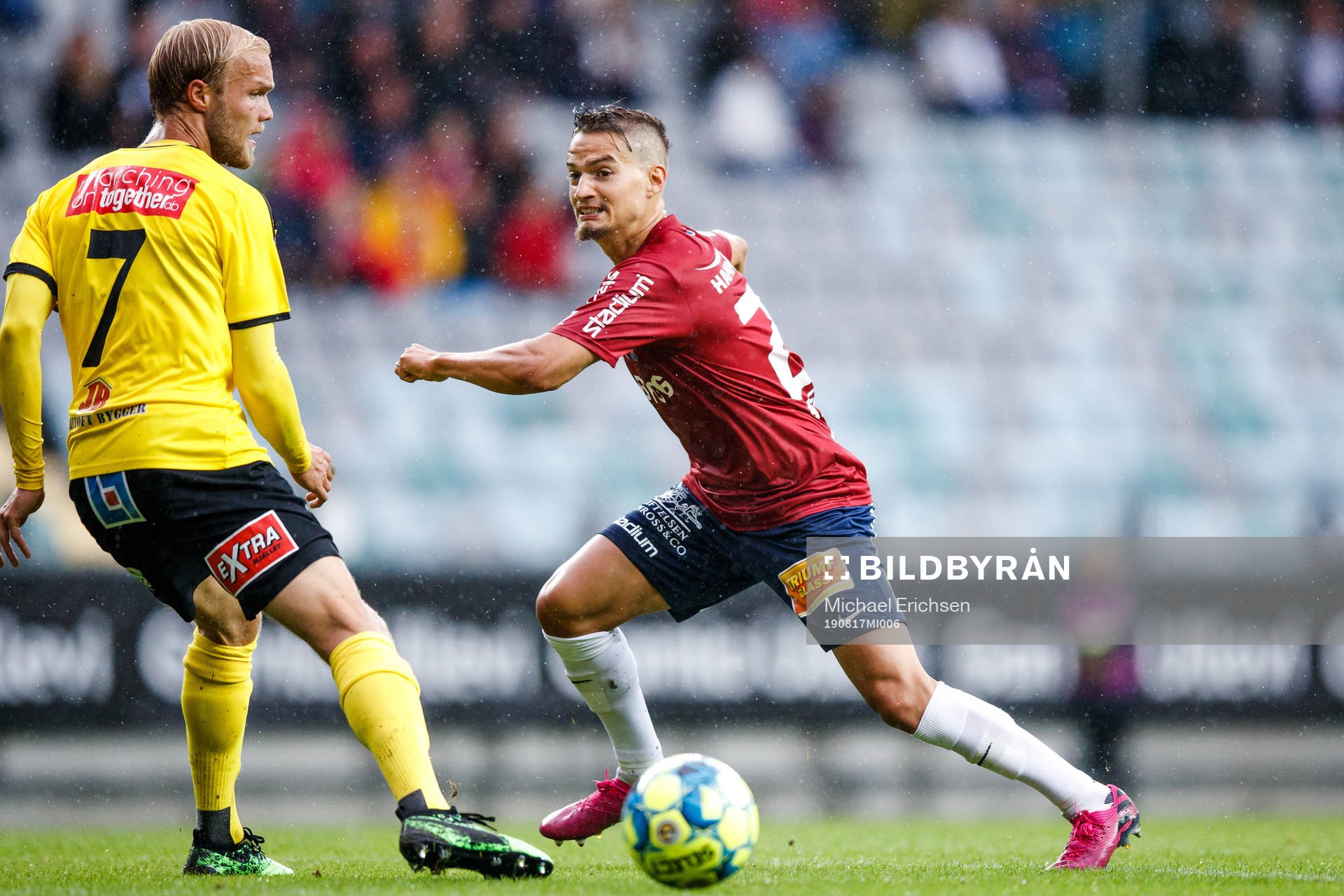 Mjällbys Viktor Gustafson och Örgrytes Amin Affane