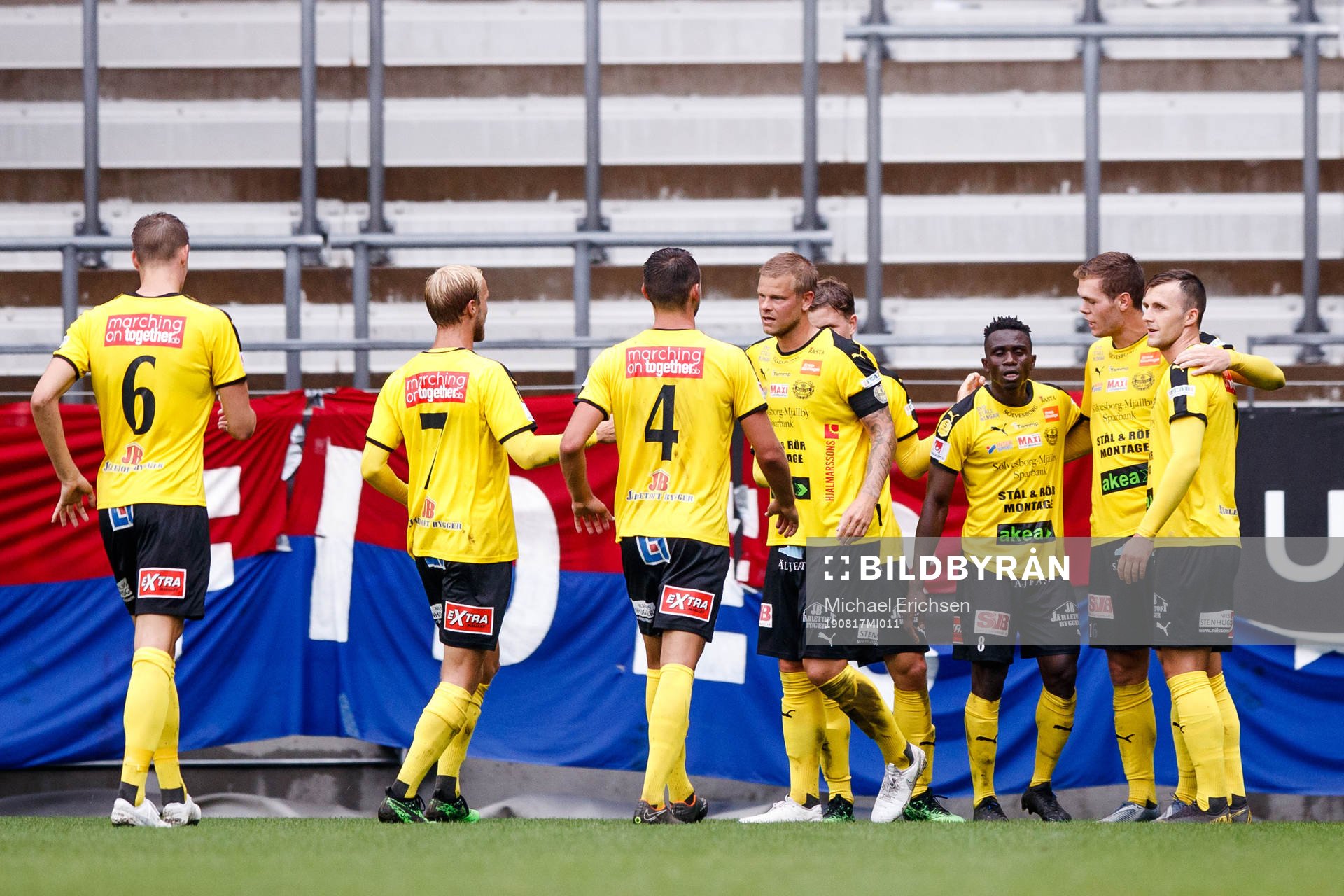 Mjällbys spelare jublar
