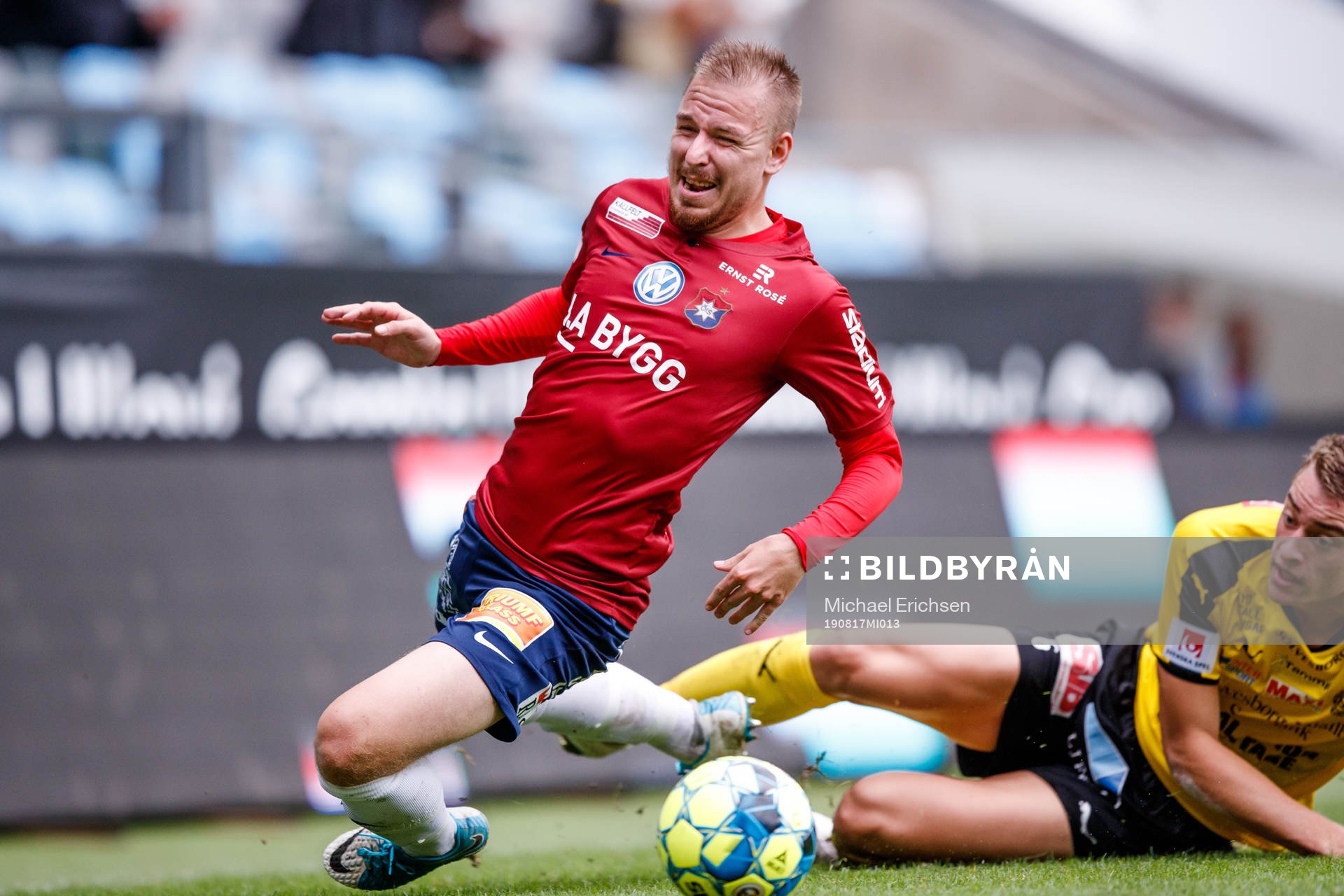 Örgrytes Melvin Fritzhell och Mjällbys Jesper Löfgren under fotbollsmatchen i Superettan mellan Örgryte och Mjällby den 17 augusti 2019 i Göteborg.