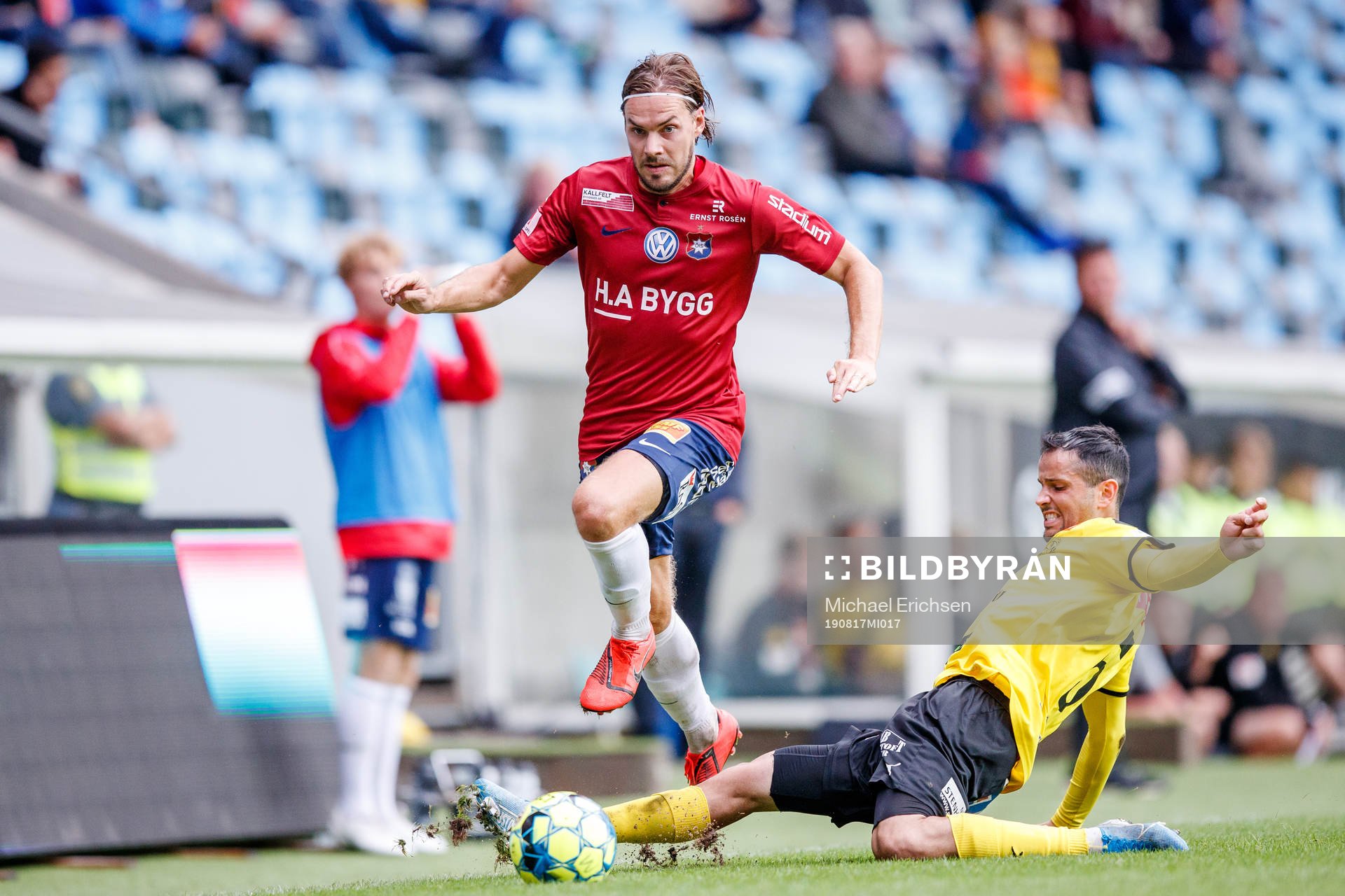 Örgrytes Danny Ervik och Mjällbys Mohanad Jeahze