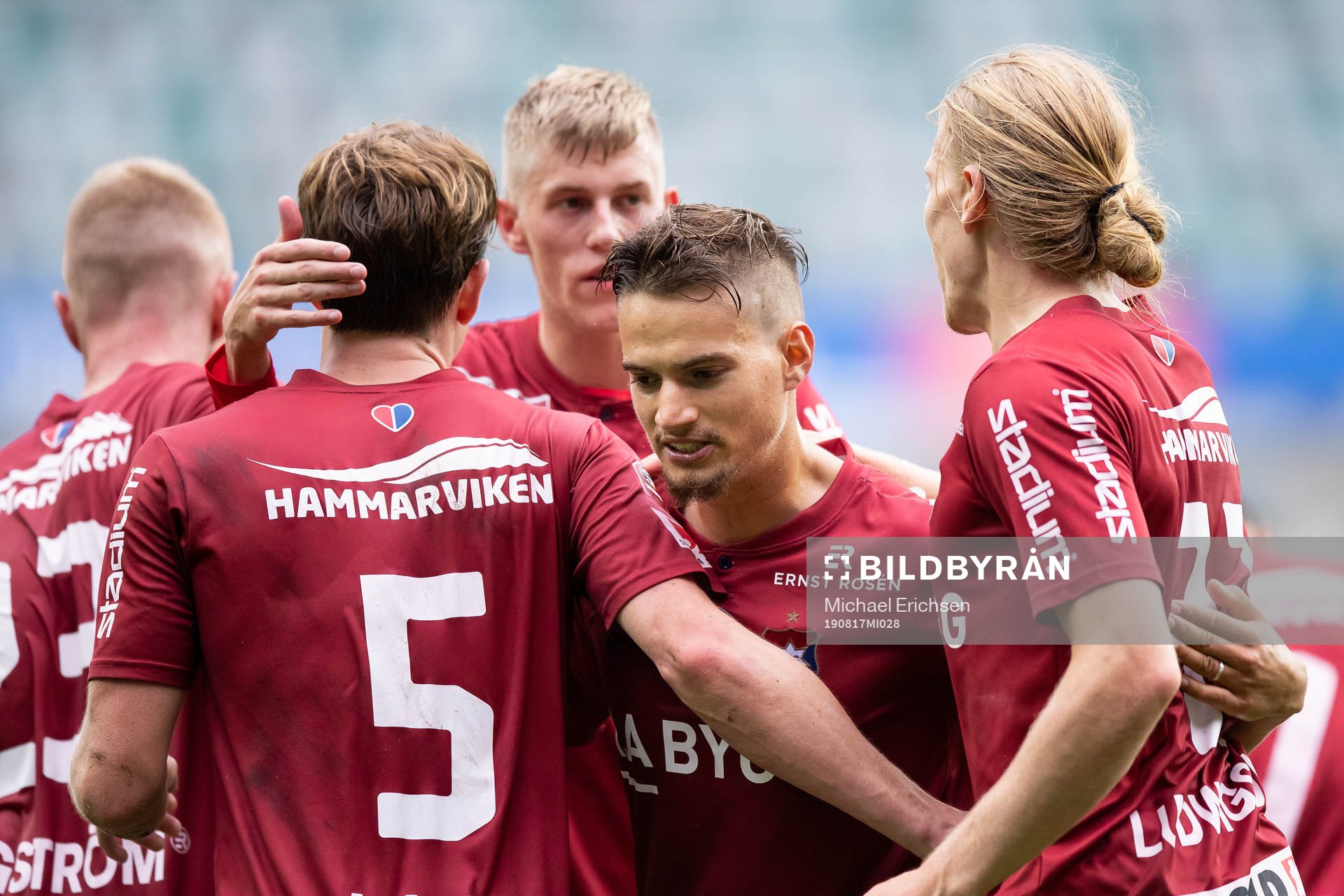 Örgrytes Anton Lans jublar ihop med Gustav Ludwigson och