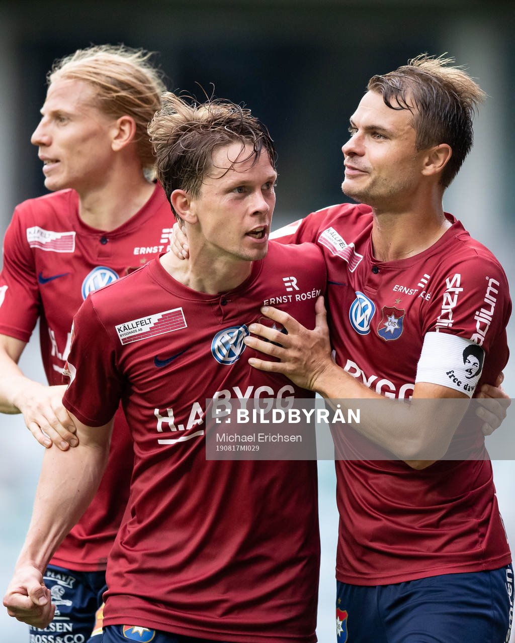Örgrytes Anton Lans jublar ihop med Gustav Ludwigson och Hannes Sahlin efter 1-1 under fotbollsmatchen i Superettan mellan Örgryte och Mjällby den 17 augusti 2019 i Göteborg.
