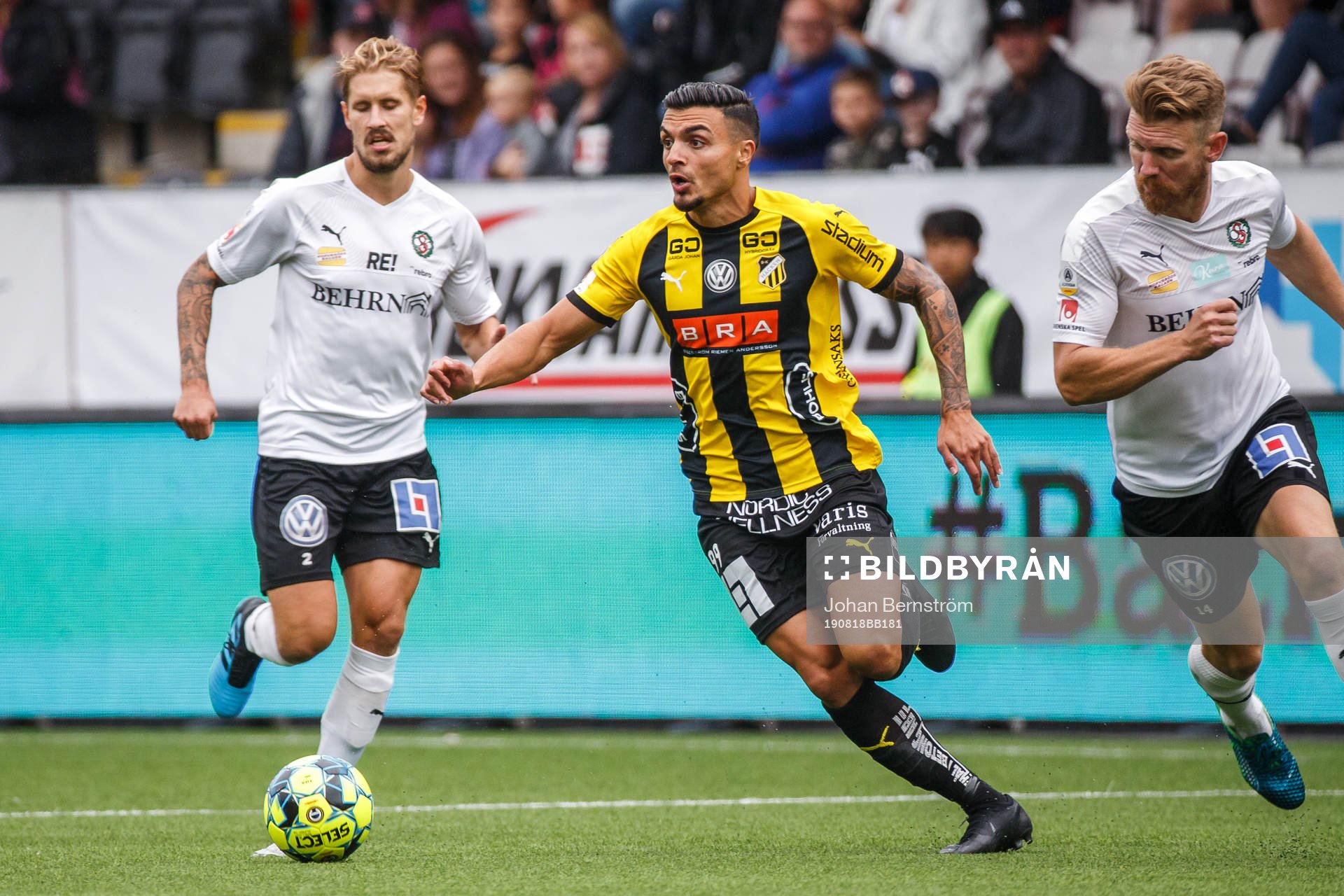 Örebros Daniel Björnkvist och Michael Almebäck i en kamp