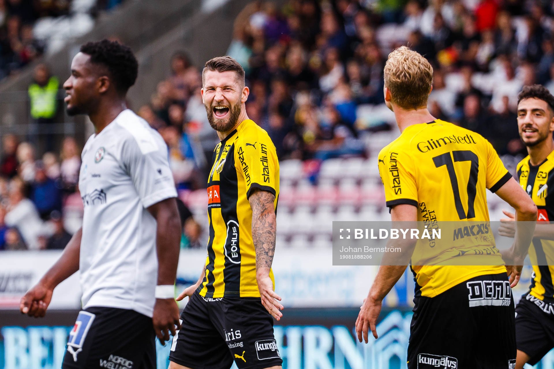 Häckens Joona Toivio jublar