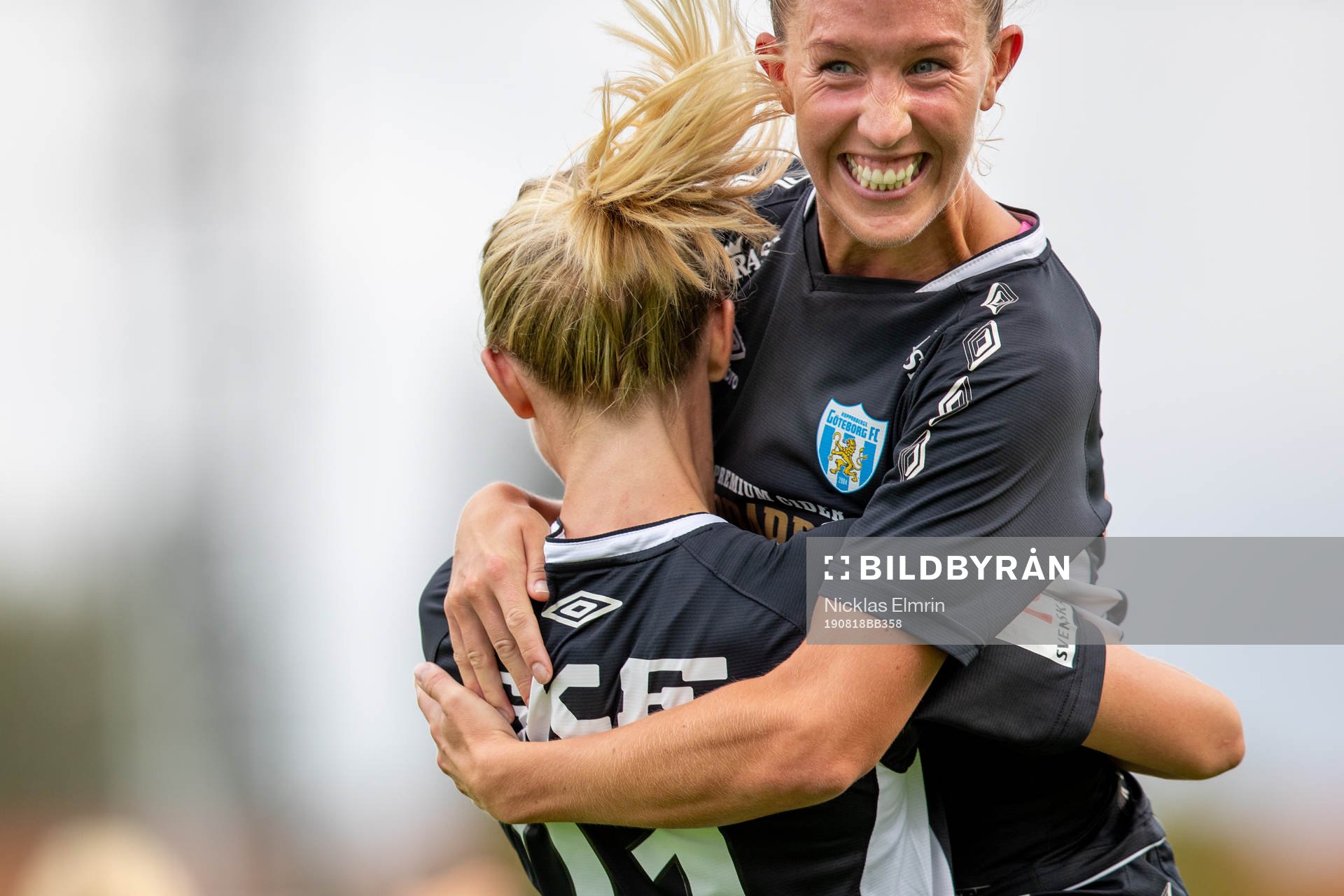 Göteborgs Rebecka Blomqvist och Julia Roddar jublar