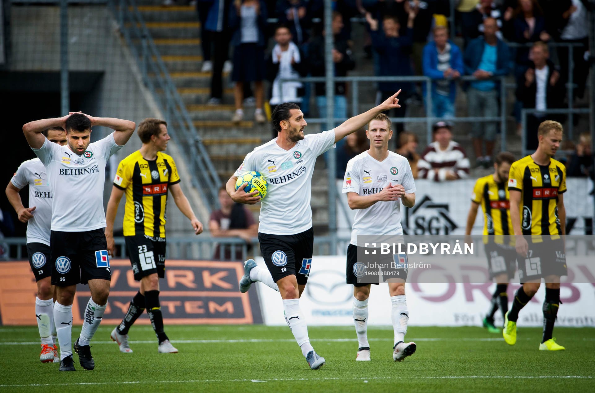 Örebros Agon Mehmeti gör 1-2