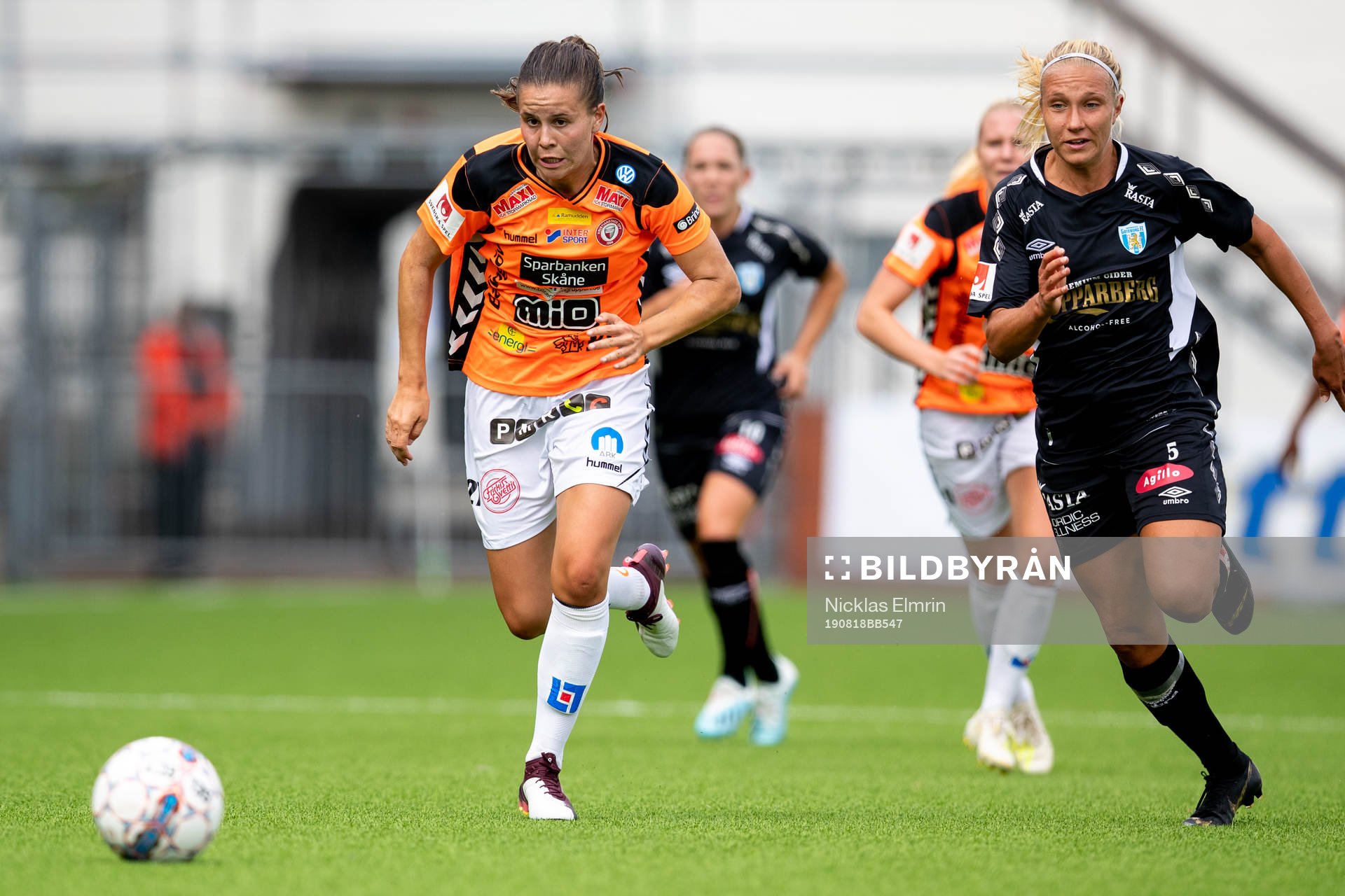 Kristianstads Sif Atladottir mot Göteborgs Emma Koivisto