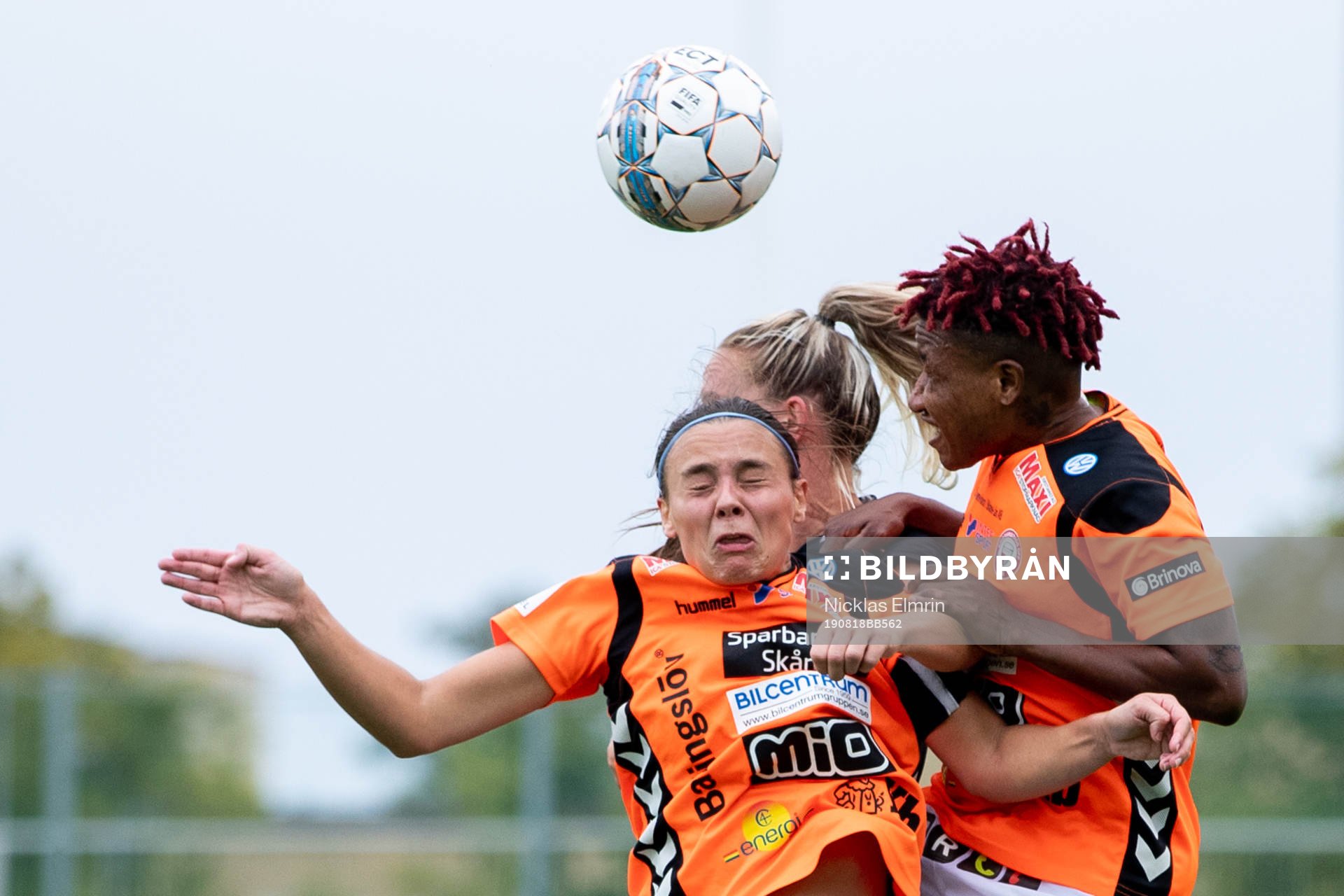 Kristianstads Alice Nilsson och Rita Chikwelu under fotbollsmatchen i Damallsvenskan mellan Kopparbergs/Göteborg och Kristianstad den 18 augusti 2019 i Göteborg.