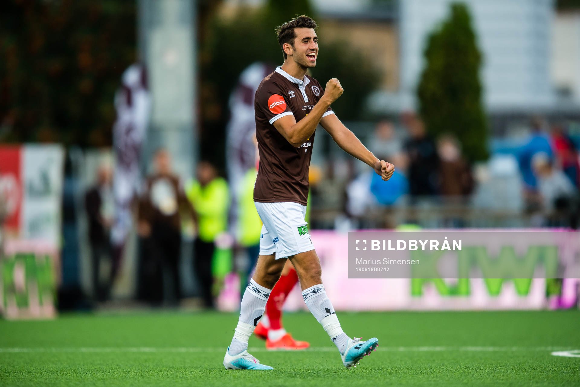 Matchwinner Vetle Winger Dragsnes of Mjøndalen celebrates